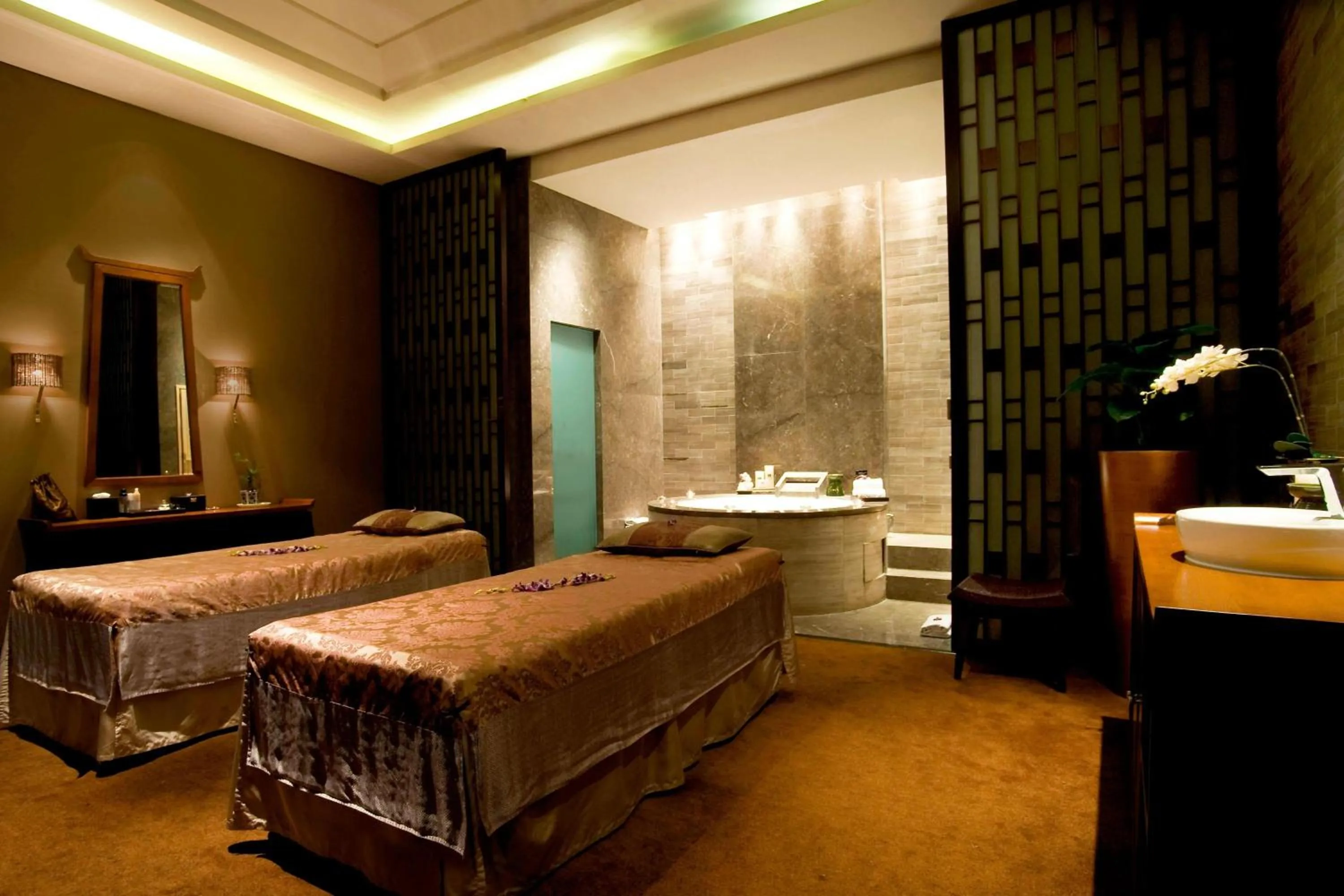 Spa and wellness centre/facilities, Bed in Le Méridien Qingdao