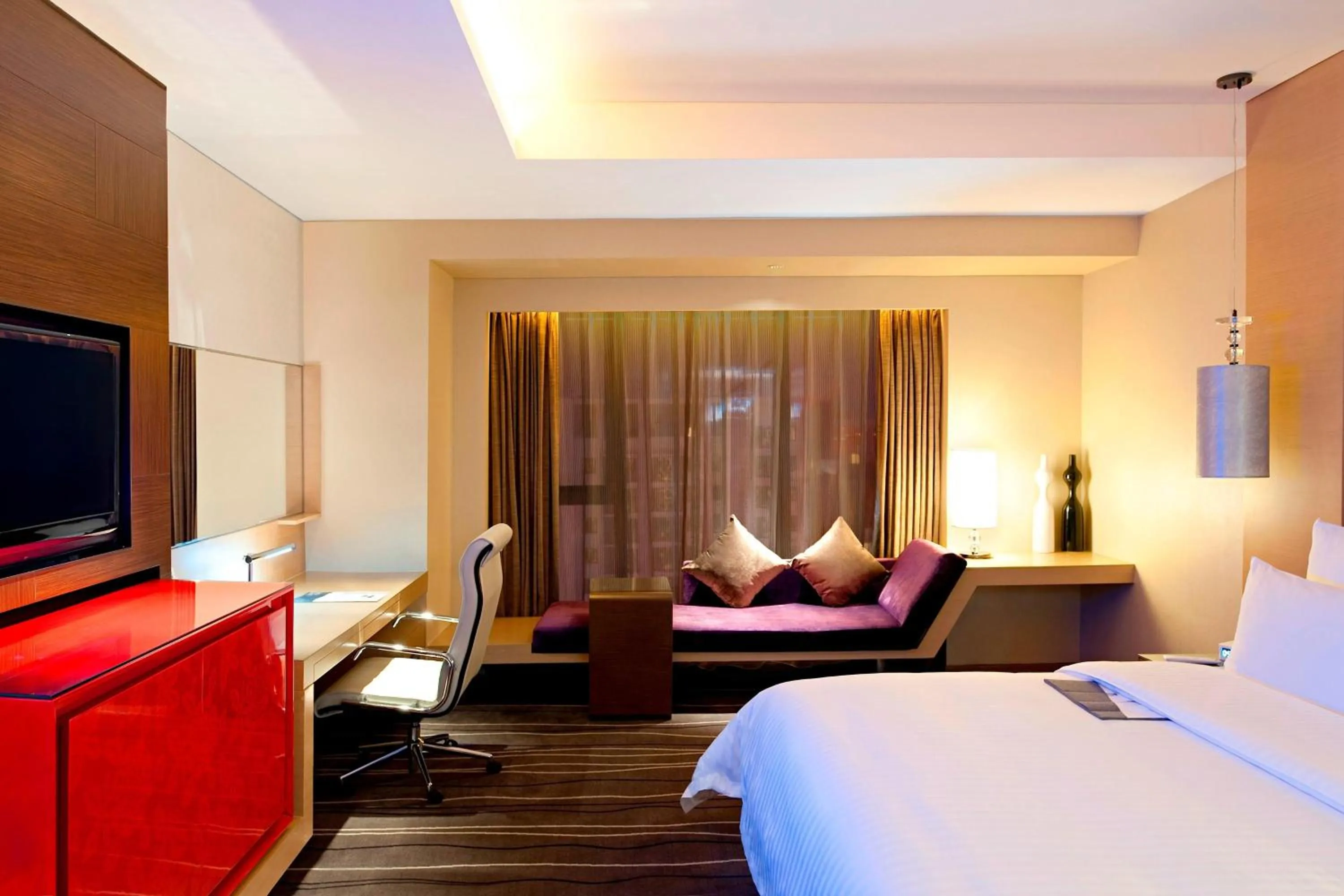 Photo of the whole room, Bed in Le Méridien Qingdao