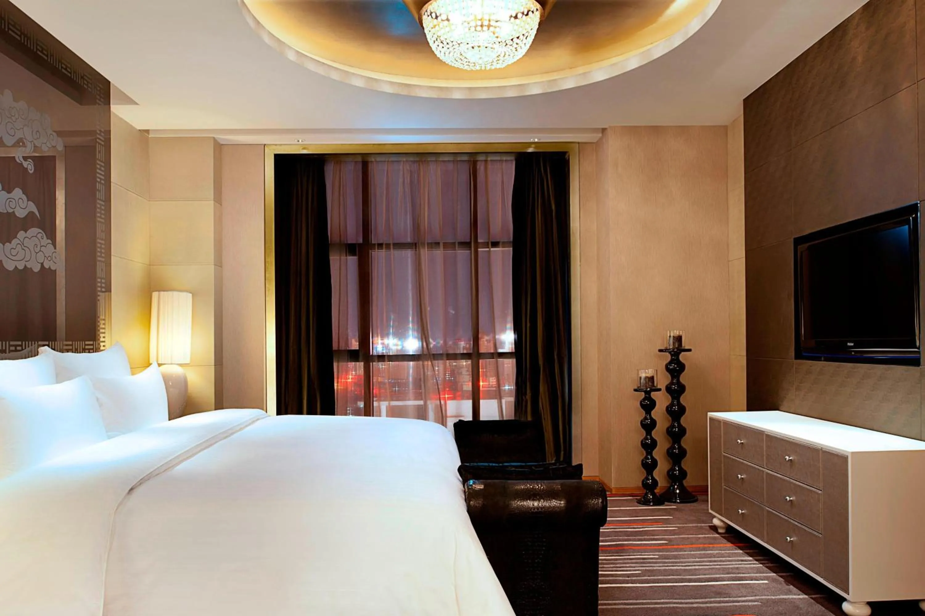 Bedroom, Bed in Le Méridien Qingdao