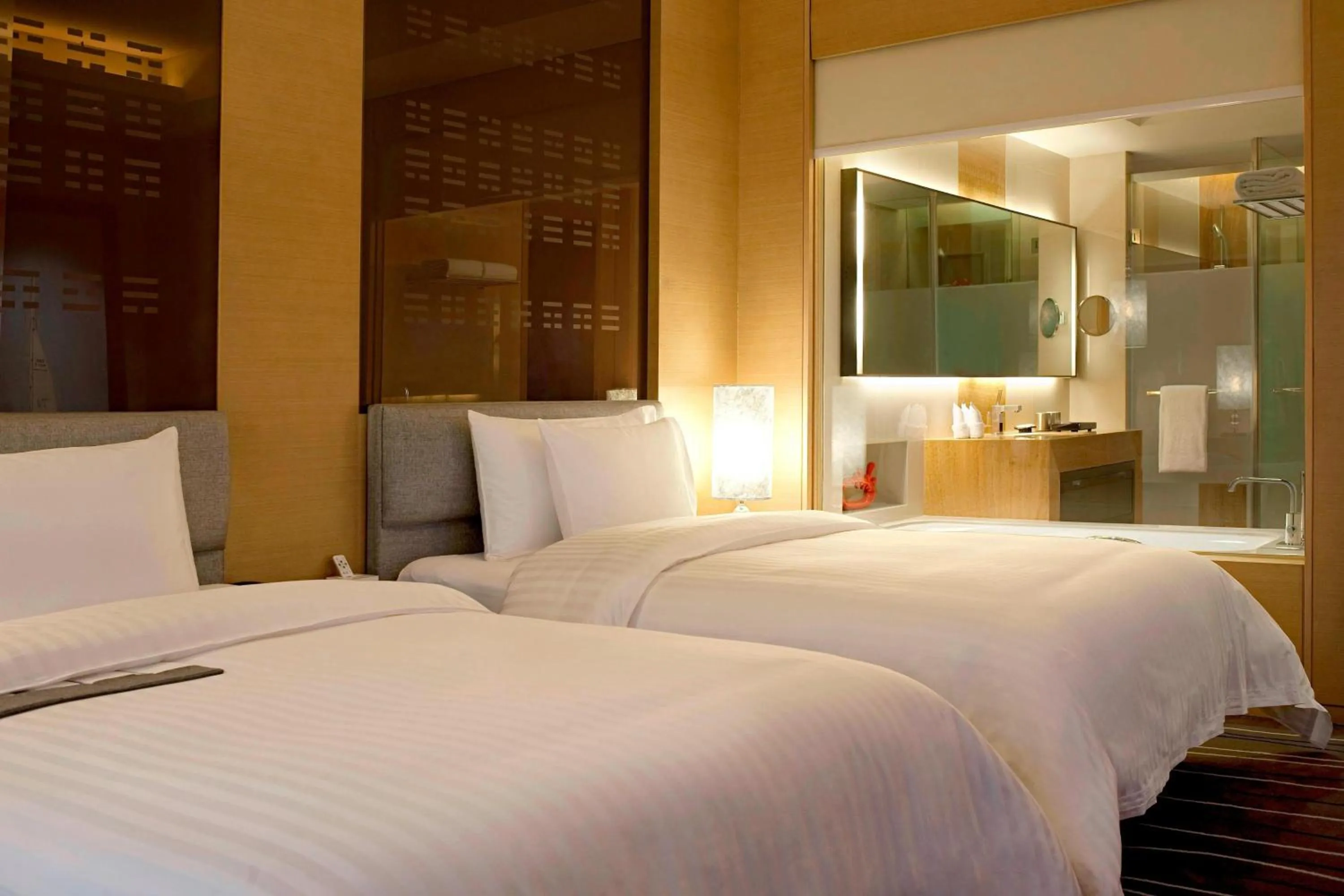 Coffee/tea facilities, Bed in Le Méridien Qingdao