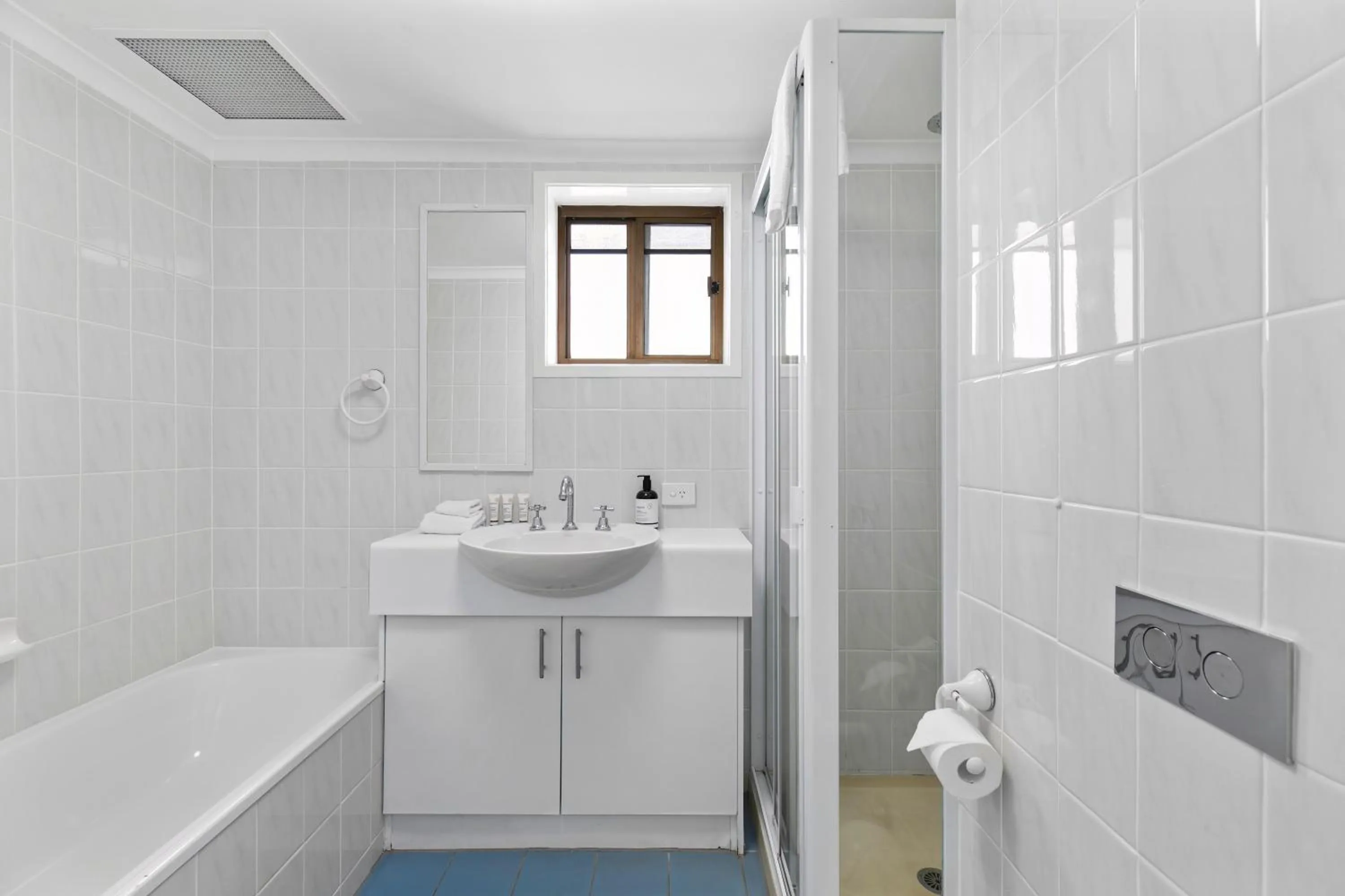 Bathroom in Culgoa Point Beach Resort