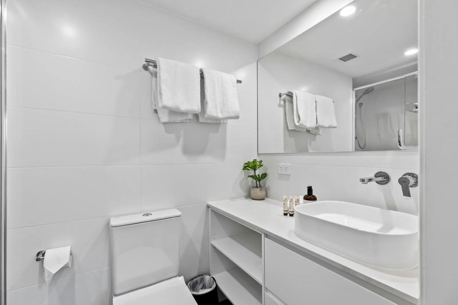 Bathroom in Culgoa Point Beach Resort