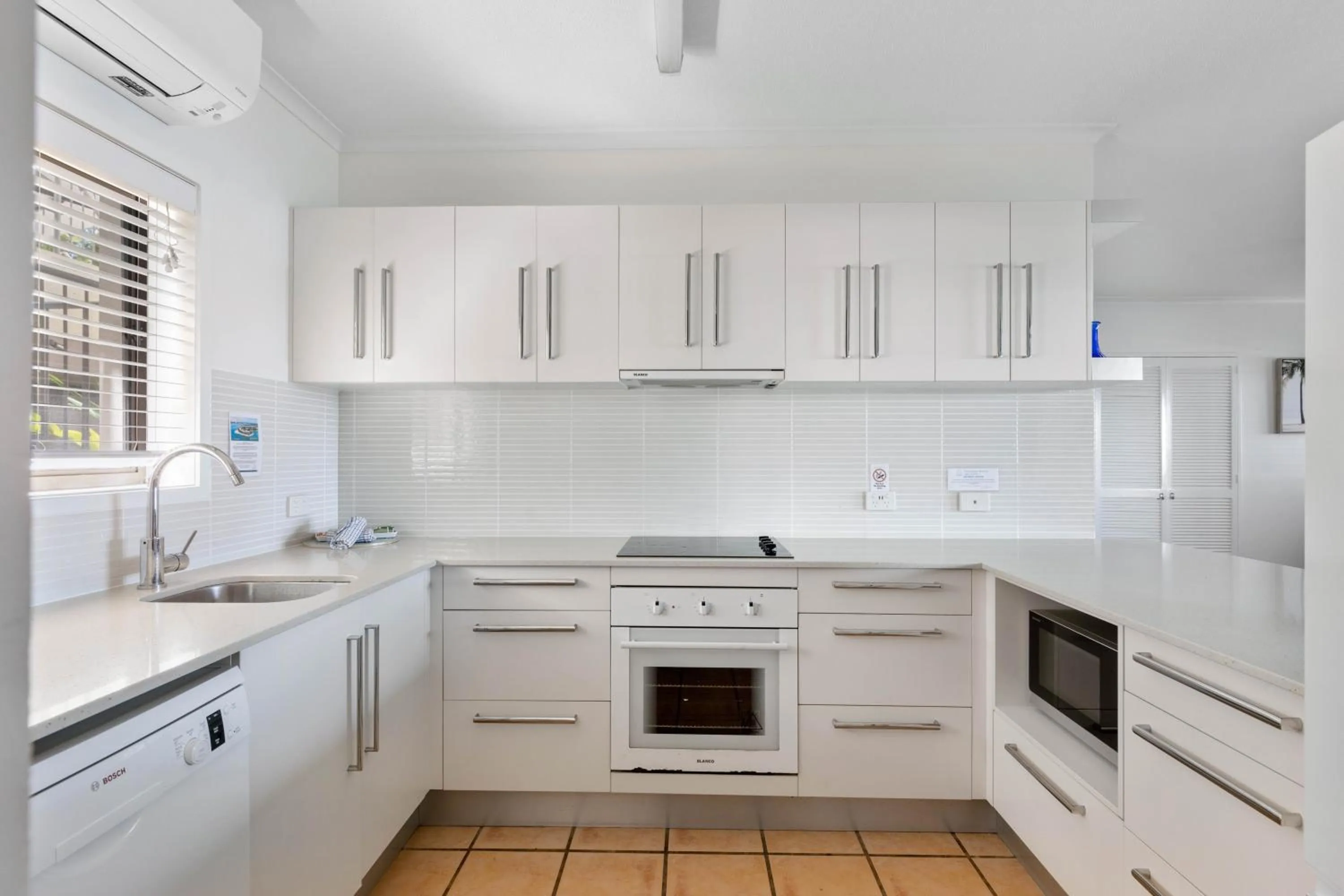 Kitchen or kitchenette in Culgoa Point Beach Resort
