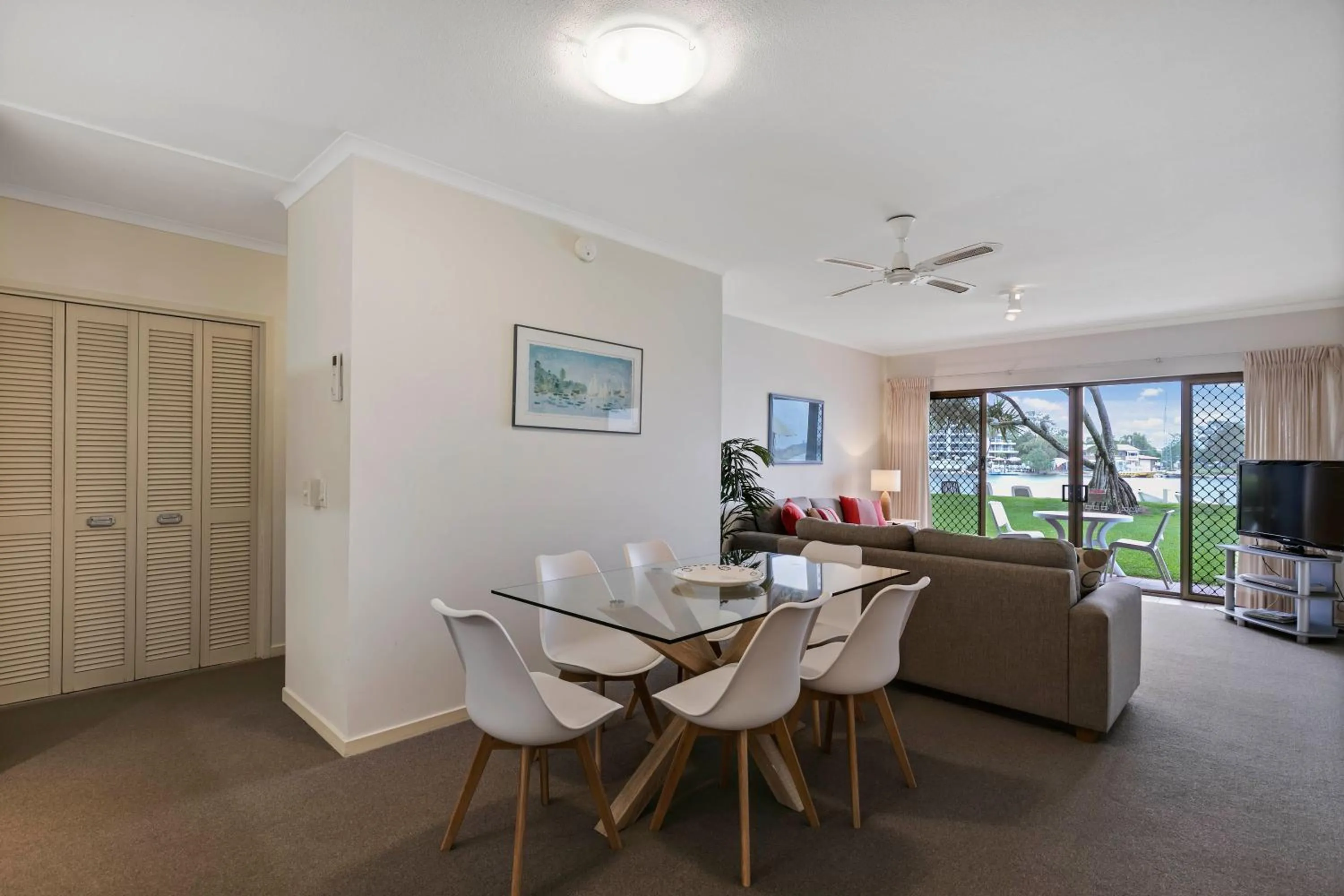 Dining area in Culgoa Point Beach Resort