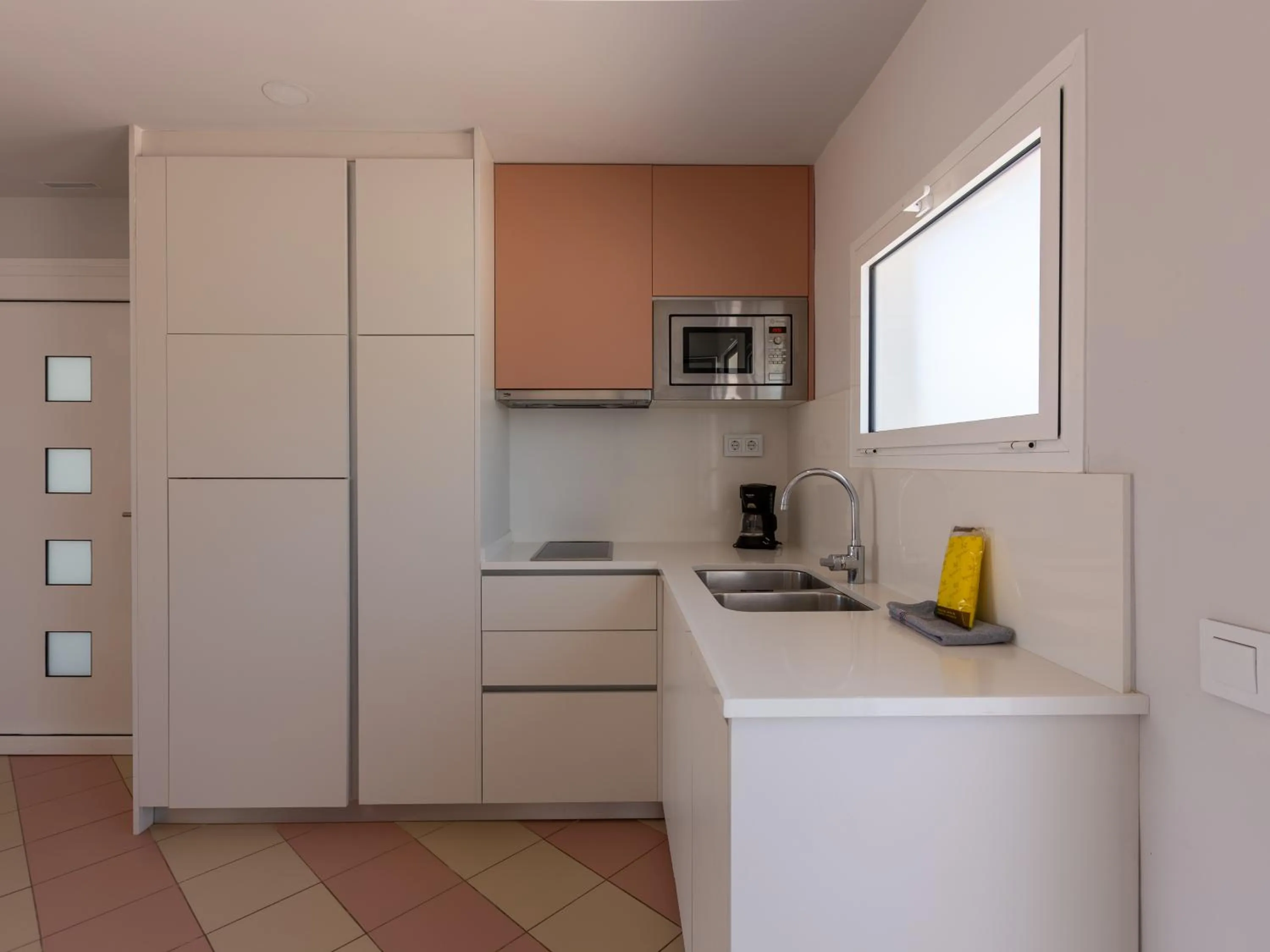 kitchen in Apartamentos Sunway Arizona