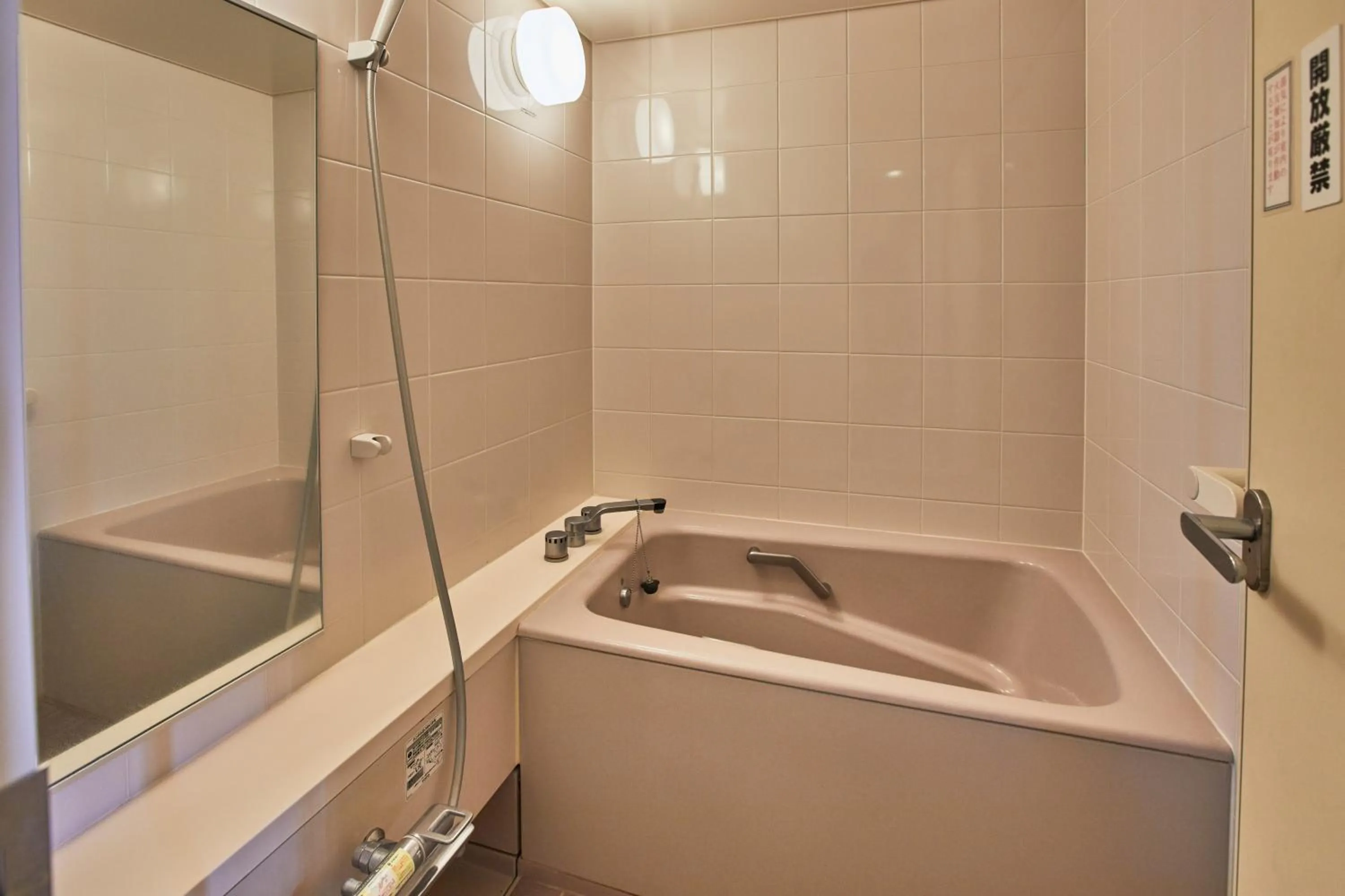 Shower in Kamogawa Country Hotel