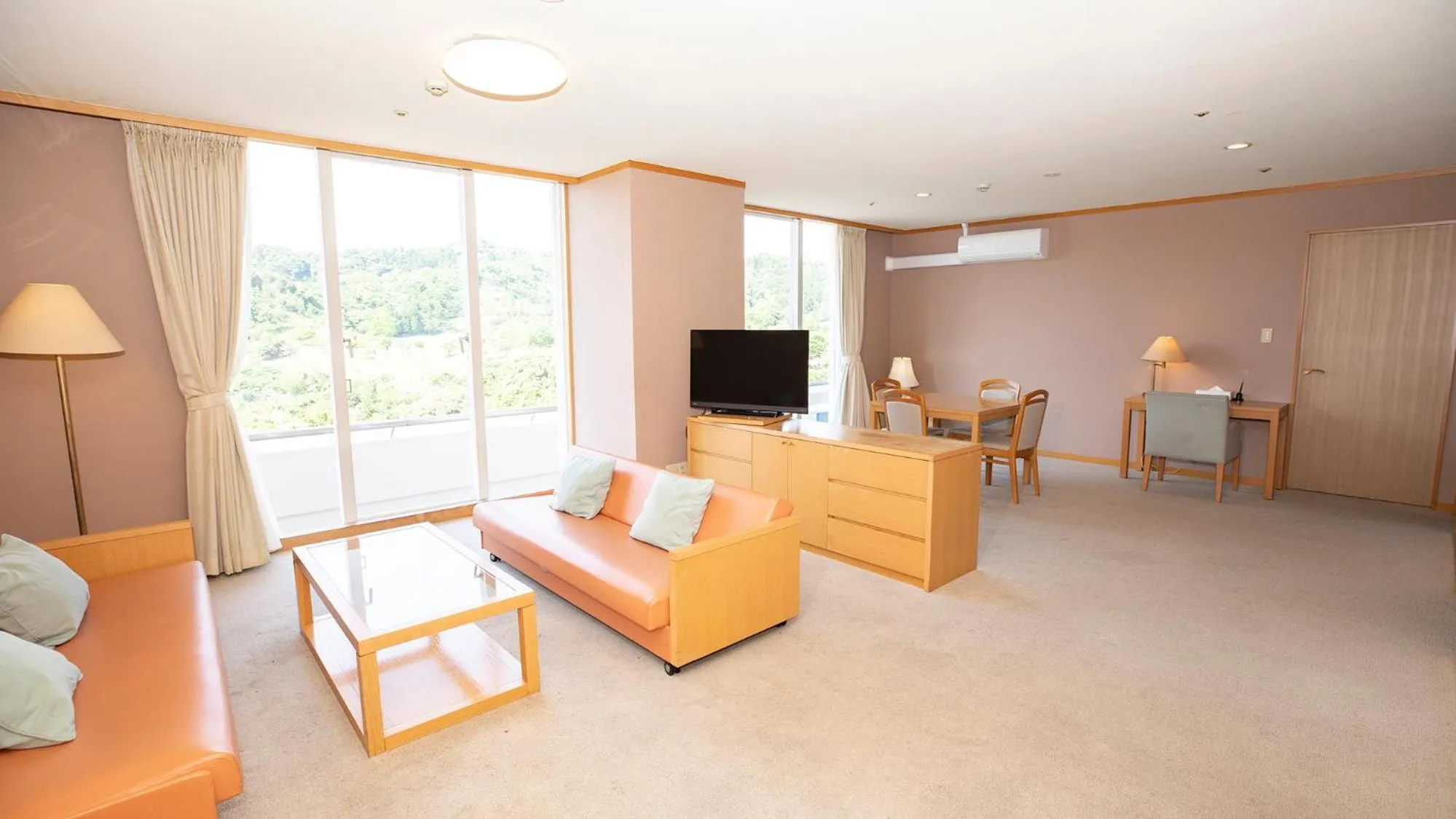 Photo of the whole room in Kamogawa Country Hotel