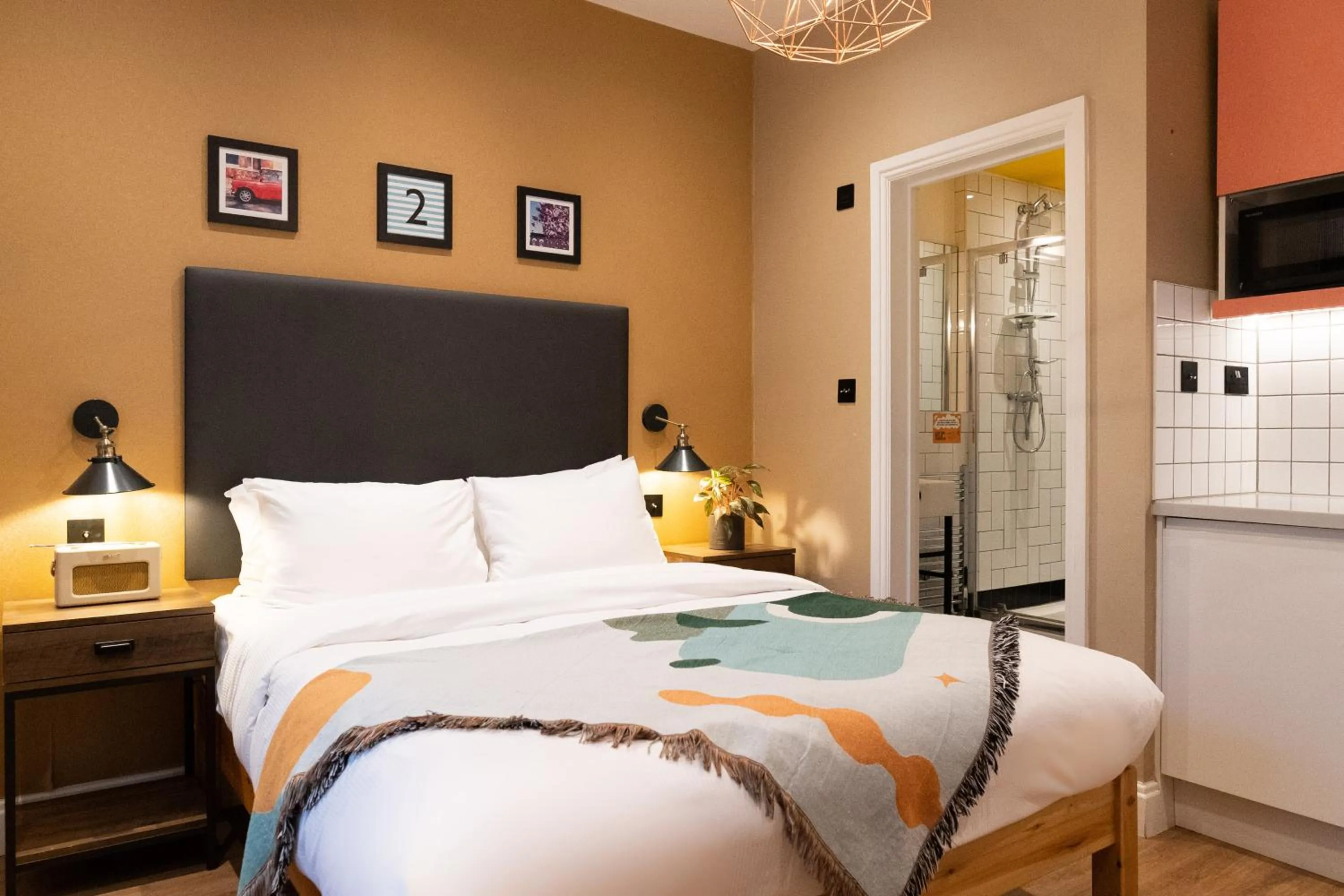 Bed in Lamington Apartments - London Hammersmith