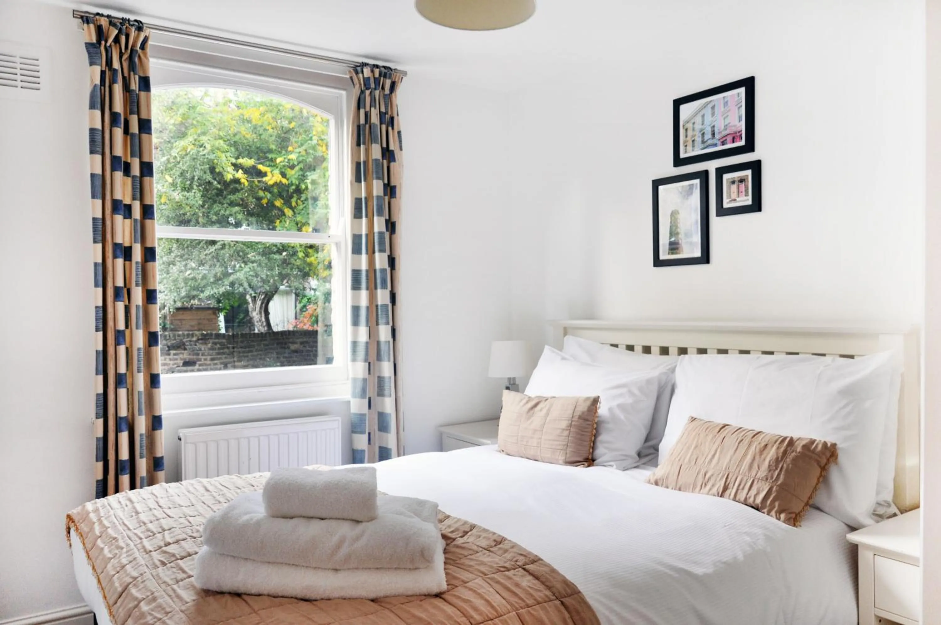 Bedroom, Bed in Lamington Apartments - London Hammersmith