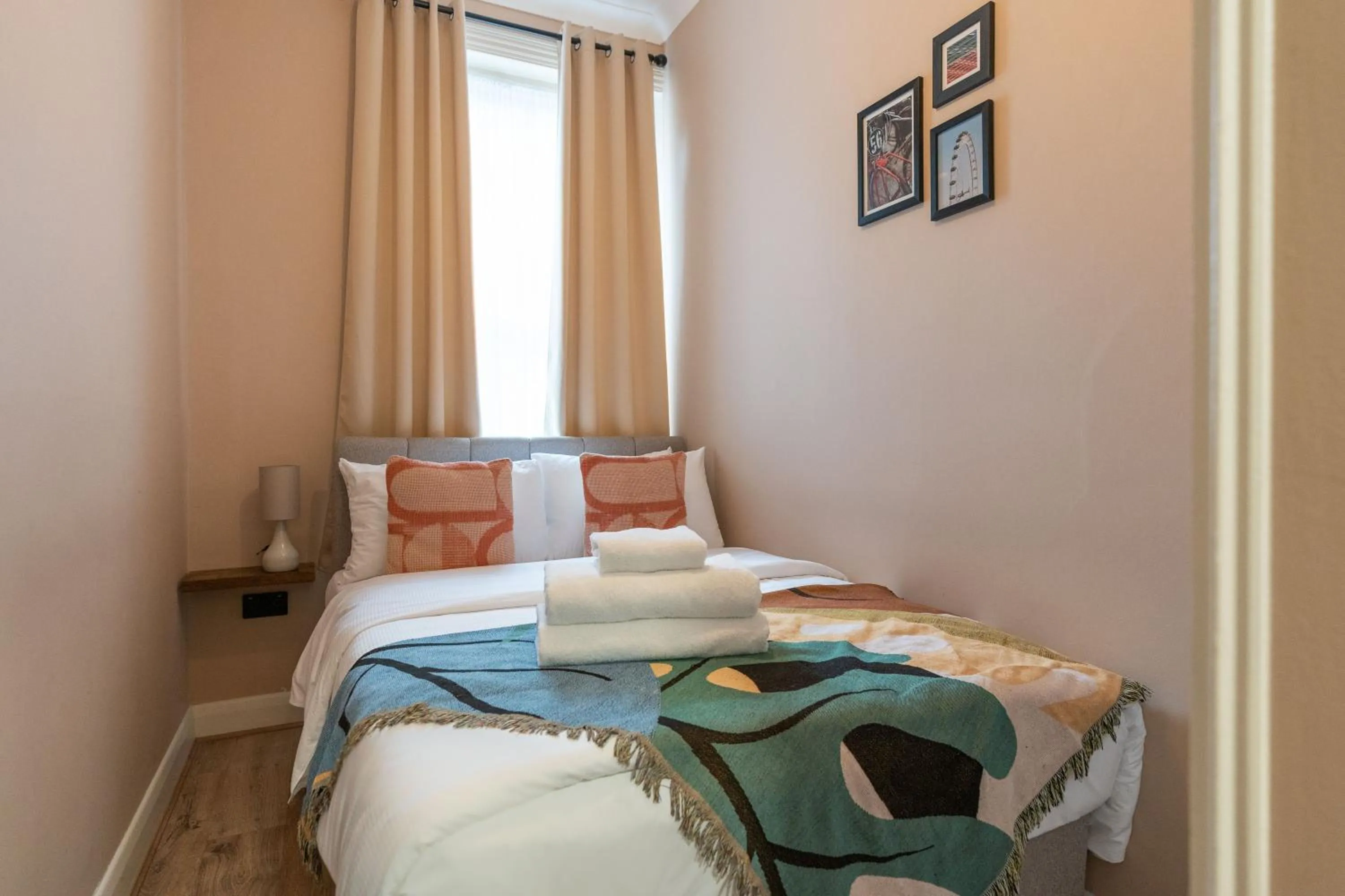 Bedroom, Bed in Lamington Apartments - London Hammersmith