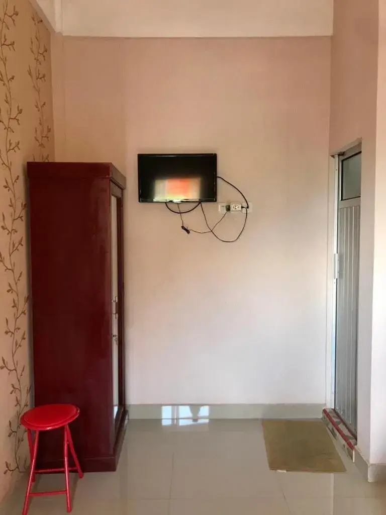 Economy Single Room in Penginapan Intan Bandara Economy Single Room in Penginapan Intan Bandara