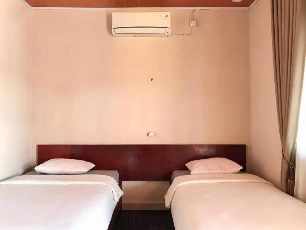 Standard Twin Room in Penginapan Intan Bandara Standard Twin Room in Penginapan Intan Bandara