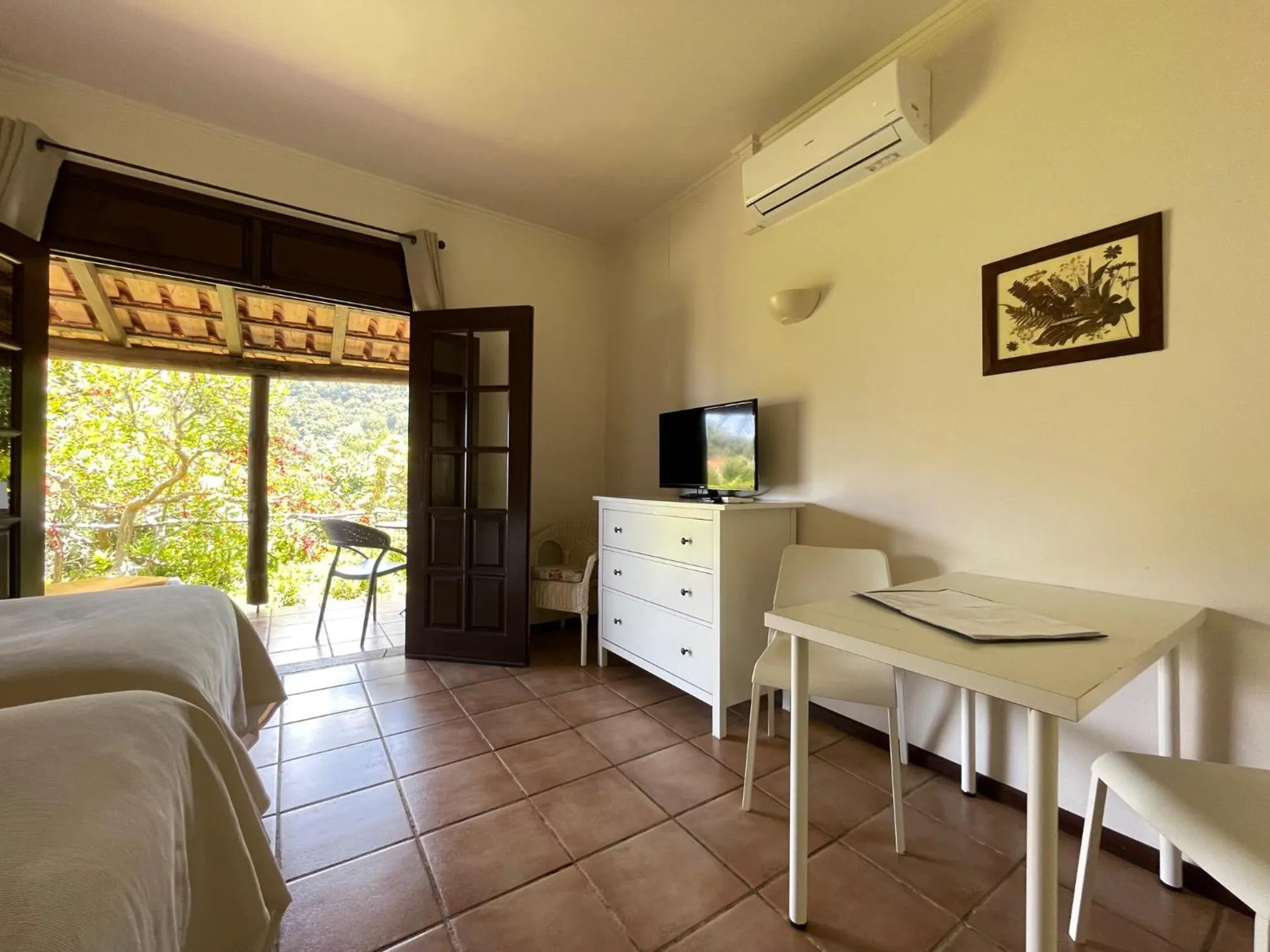 TV and multimedia in Casas de Campo do Pomar B&B - Self Check-in