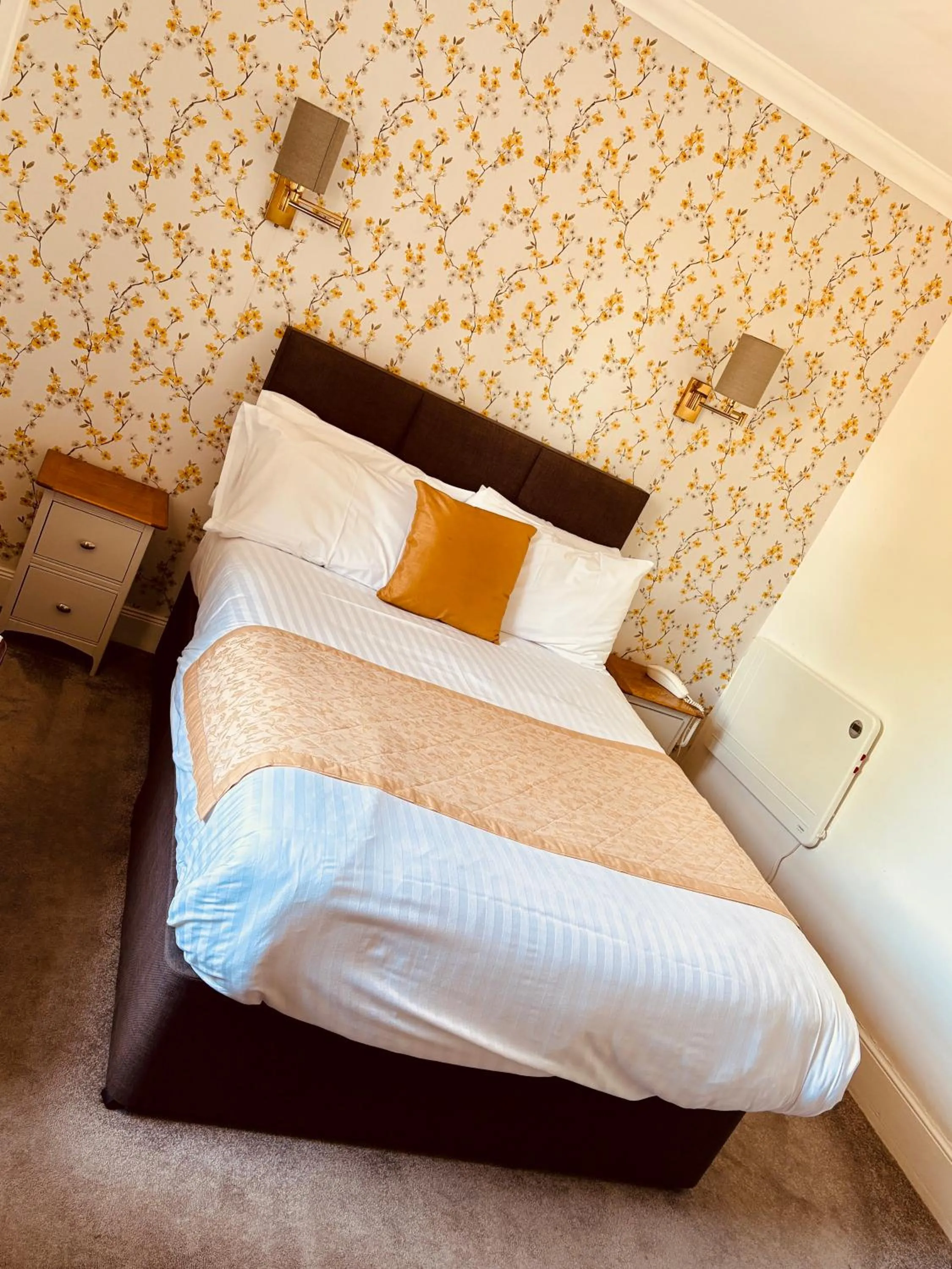 Bedroom, Bed in Dryburgh Abbey Hotel