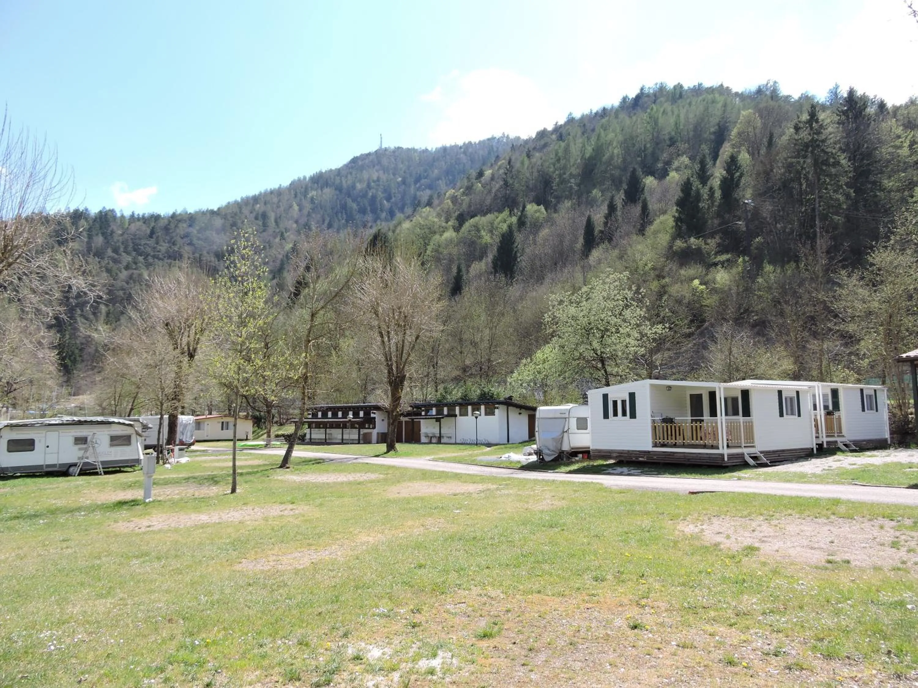 Photo of the whole room in Camping Al Lago Ledro
