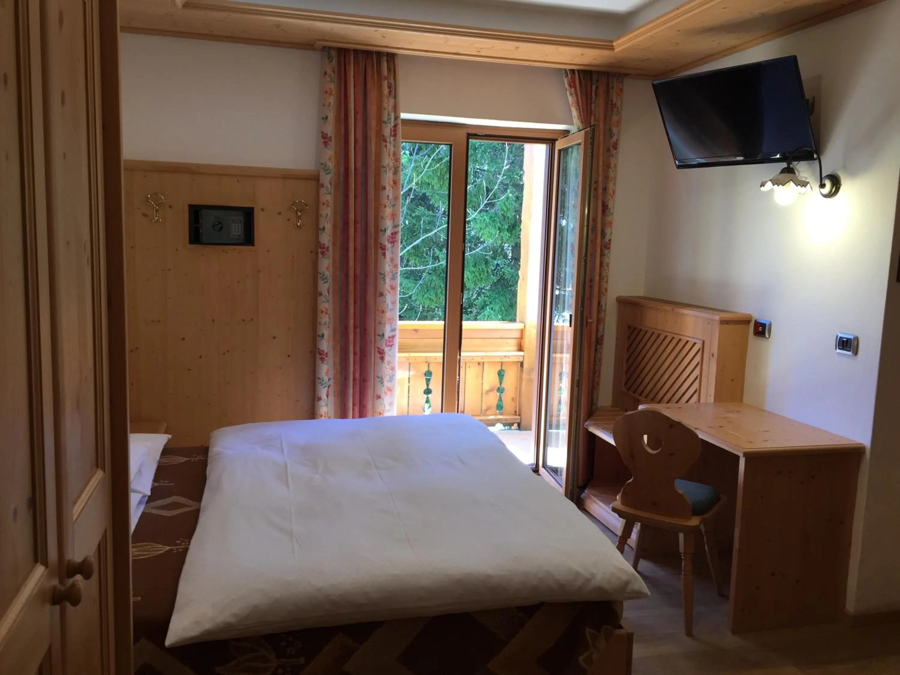 Photo of the whole room, Bed in Hotel El Paster