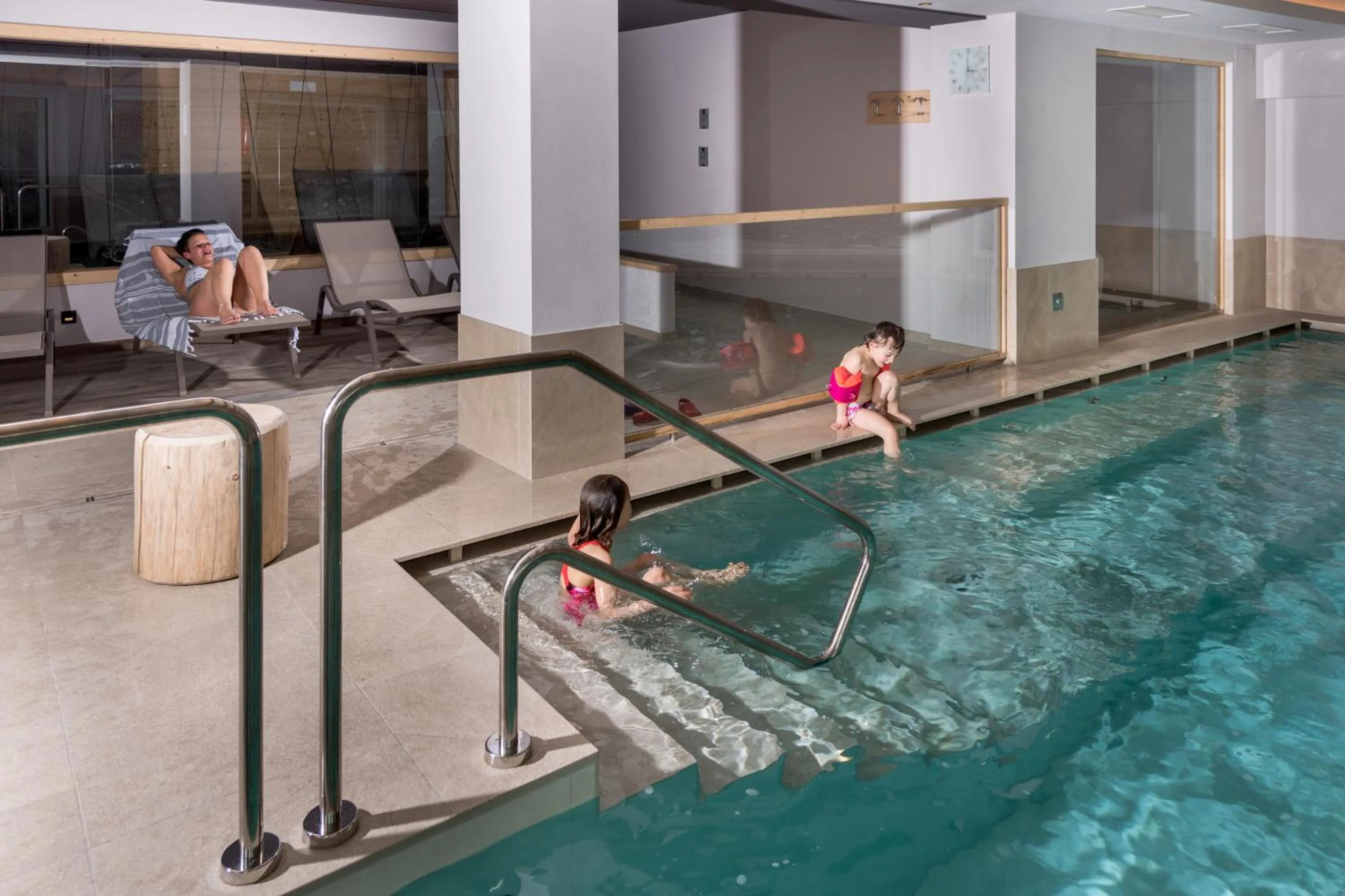 Swimming pool in Hotel El Paster