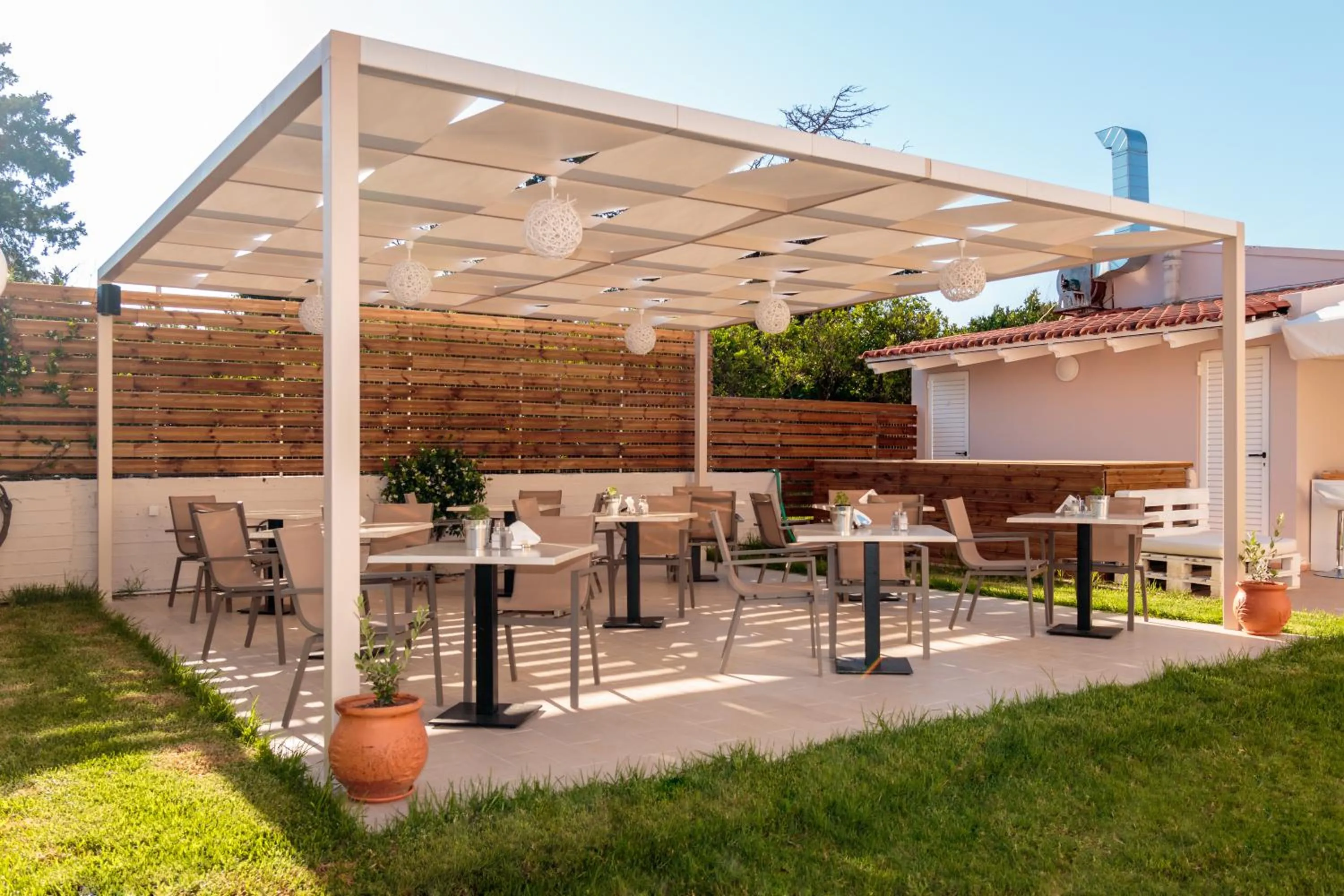 Restaurant/places to eat in Dimitra & Evdokia Hotel