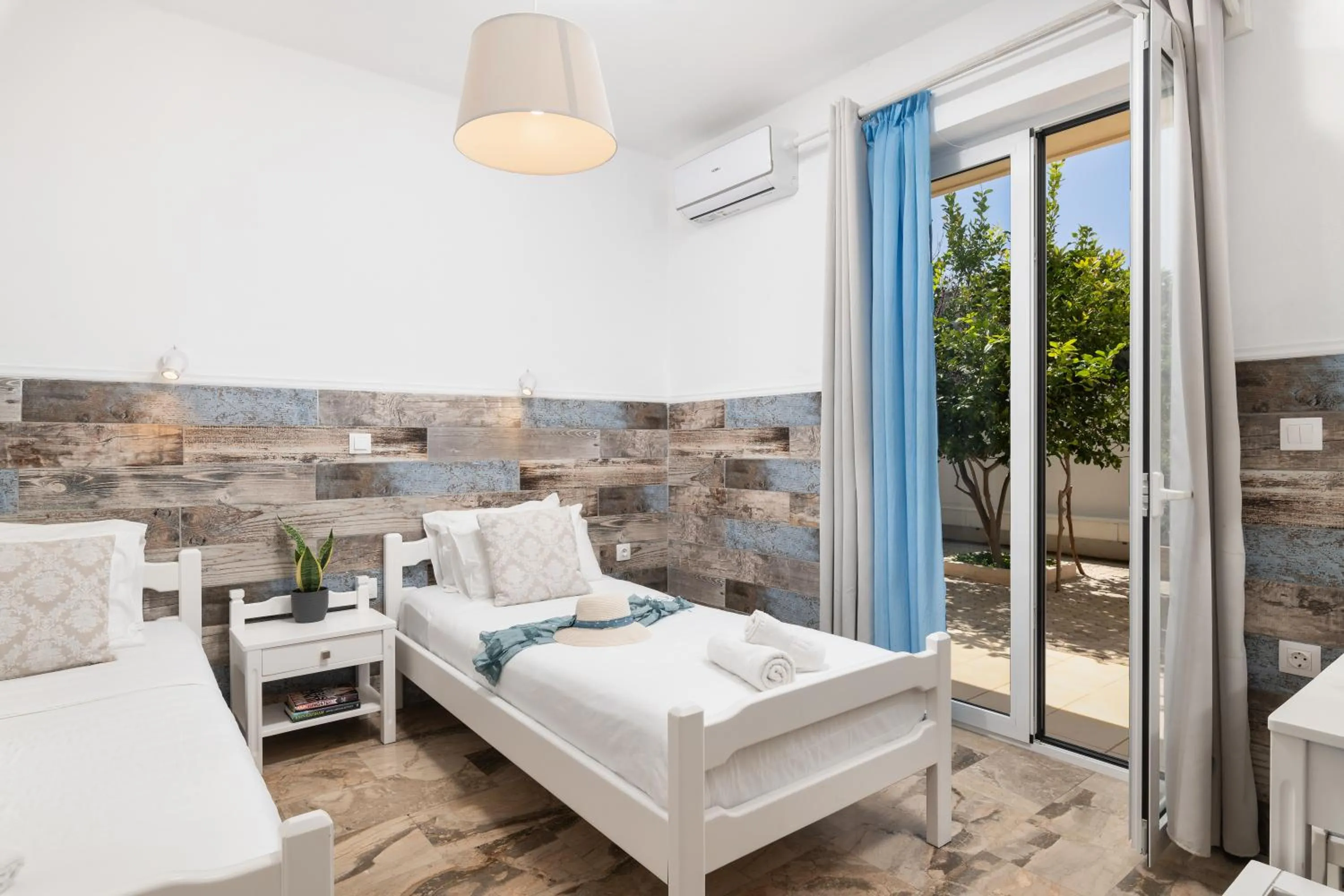 Patio, Bed in Dimitra & Evdokia Hotel