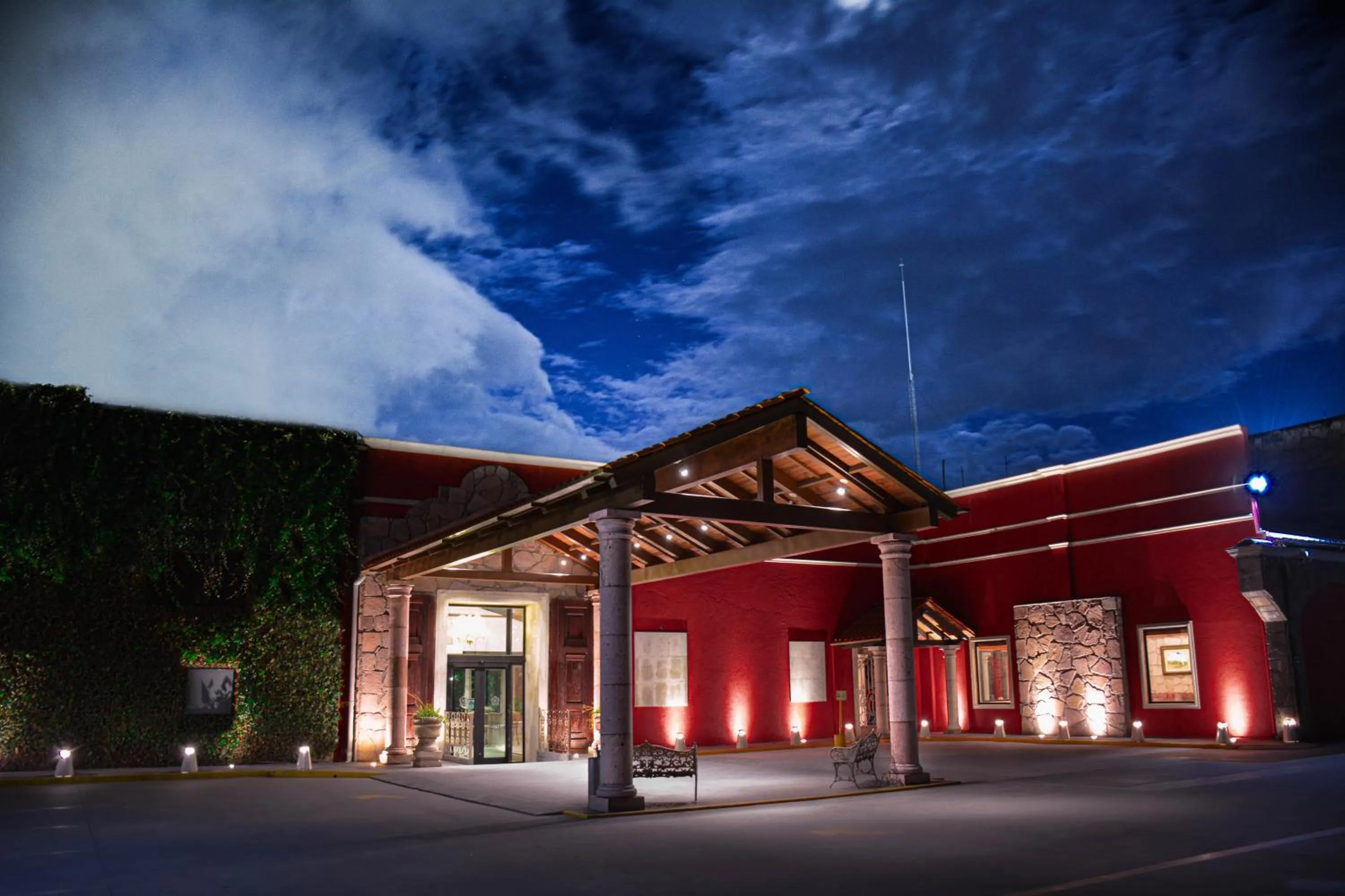 Facade/entrance in Quinta del Rey Hotel