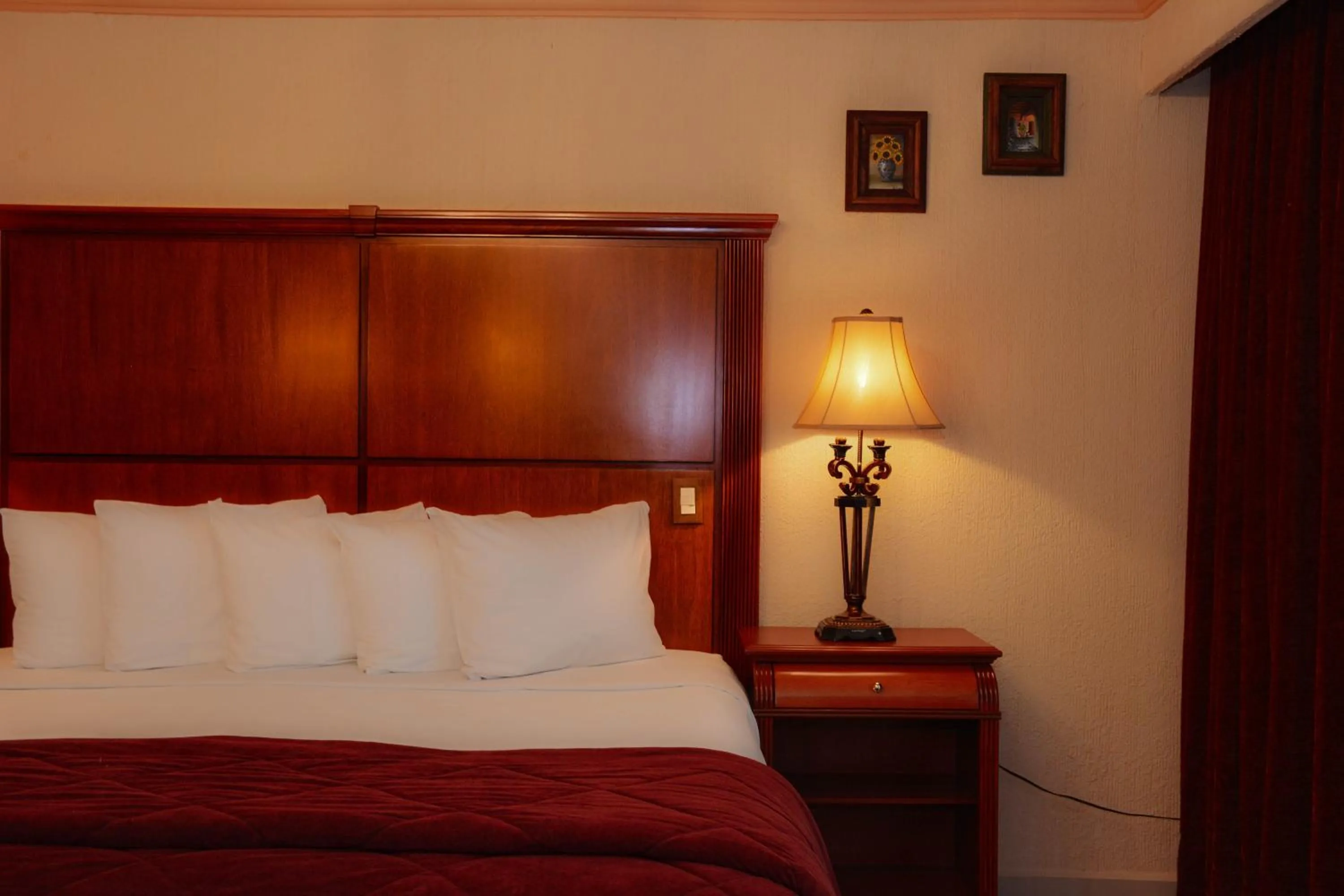 Bedroom, Bed in Quinta del Rey Hotel