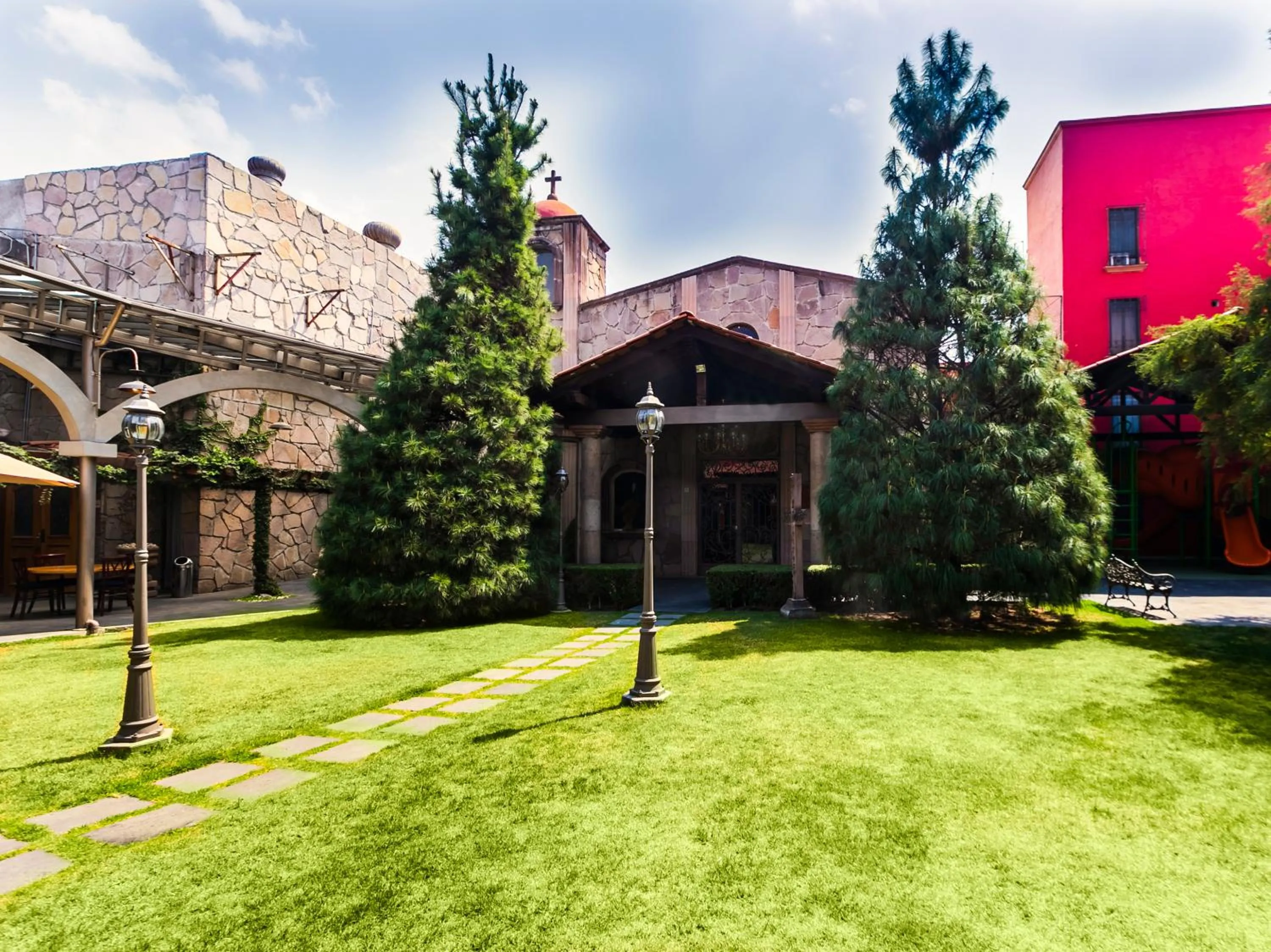 Property building in Quinta del Rey Hotel