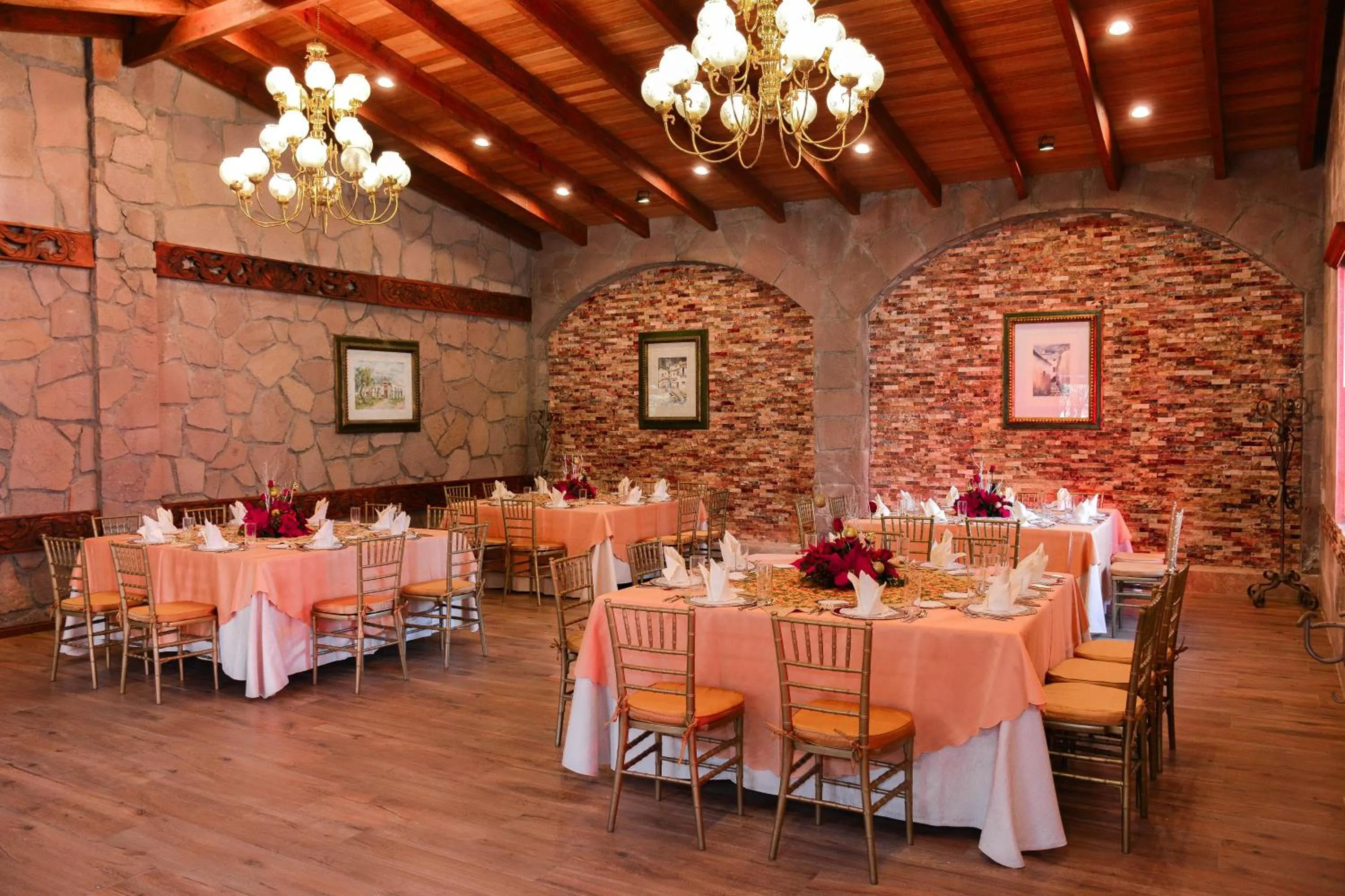Restaurant/places to eat in Quinta del Rey Hotel