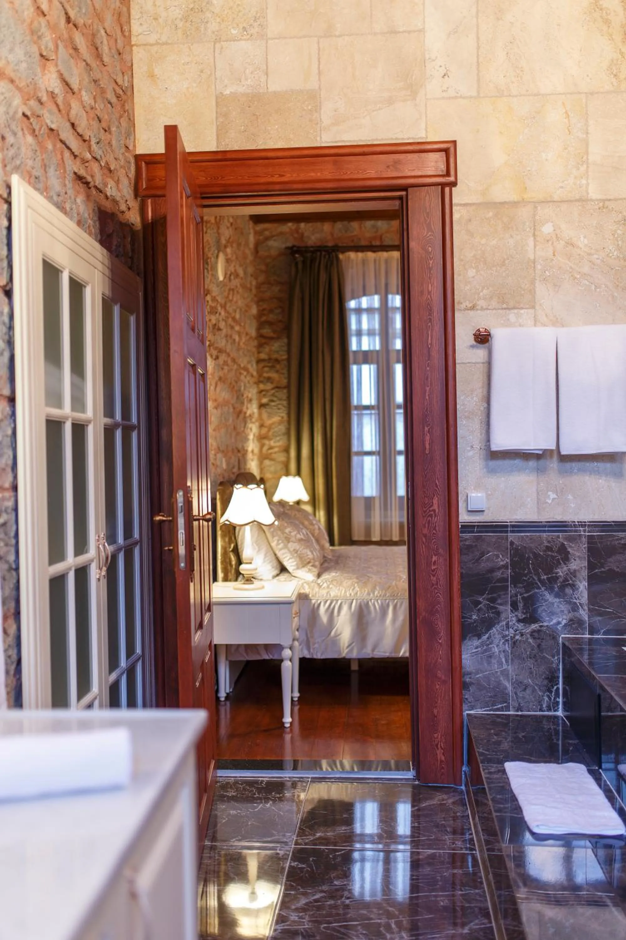 Bathroom, Bed in Verula City Luxury Villa