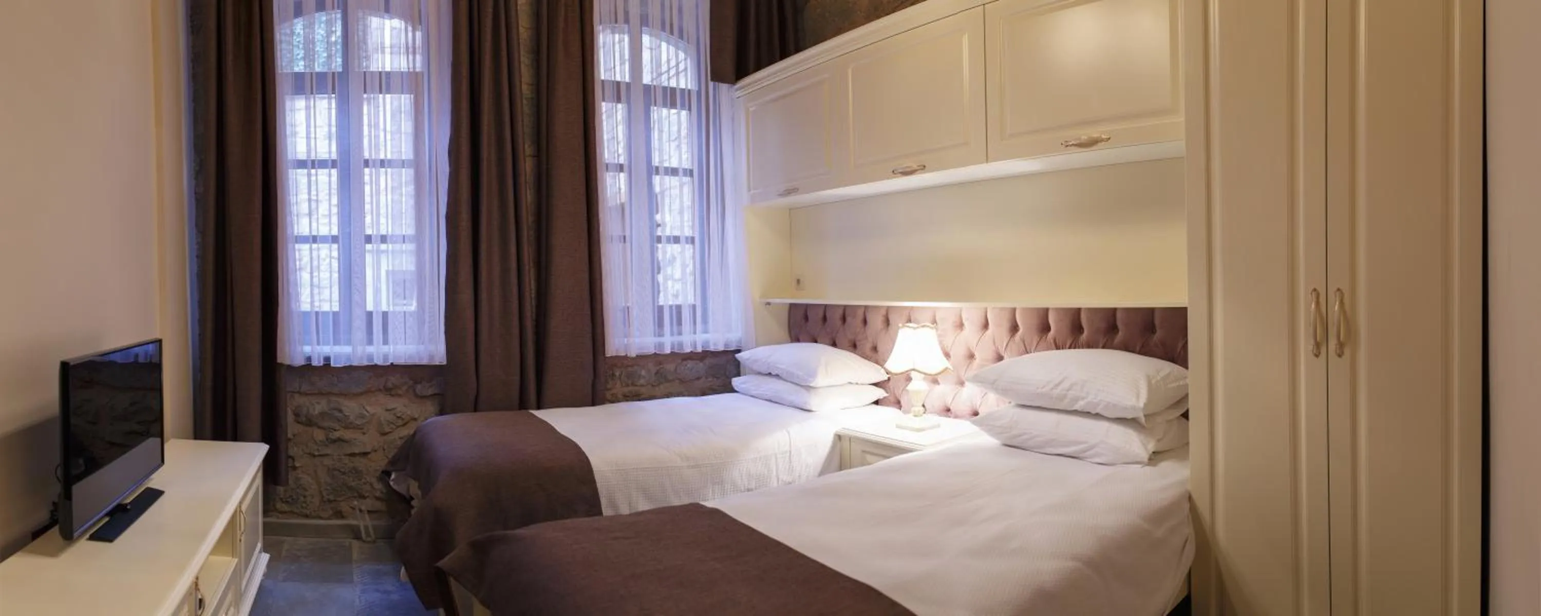 Bed in Verula City Luxury Villa