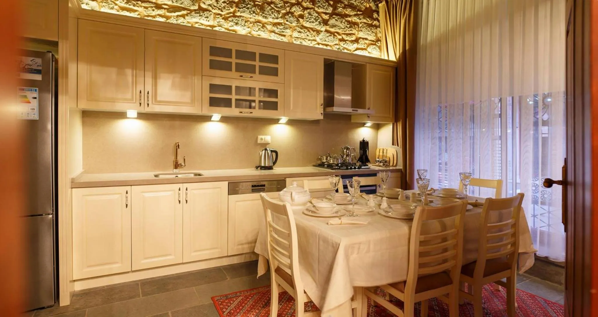 Kitchen or kitchenette in Verula City Luxury Villa
