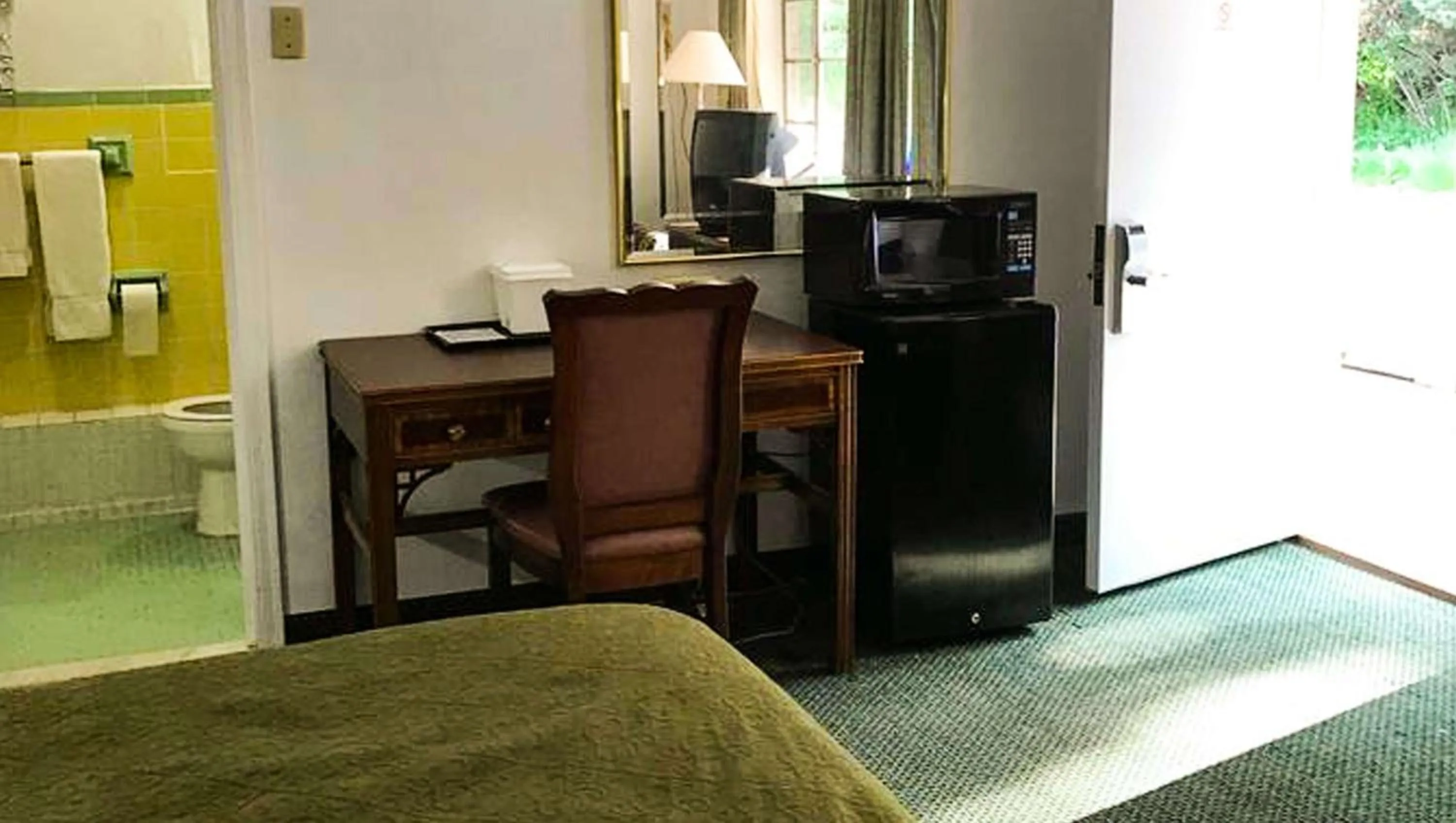 Photo of the whole room in Relax Inn Altoona