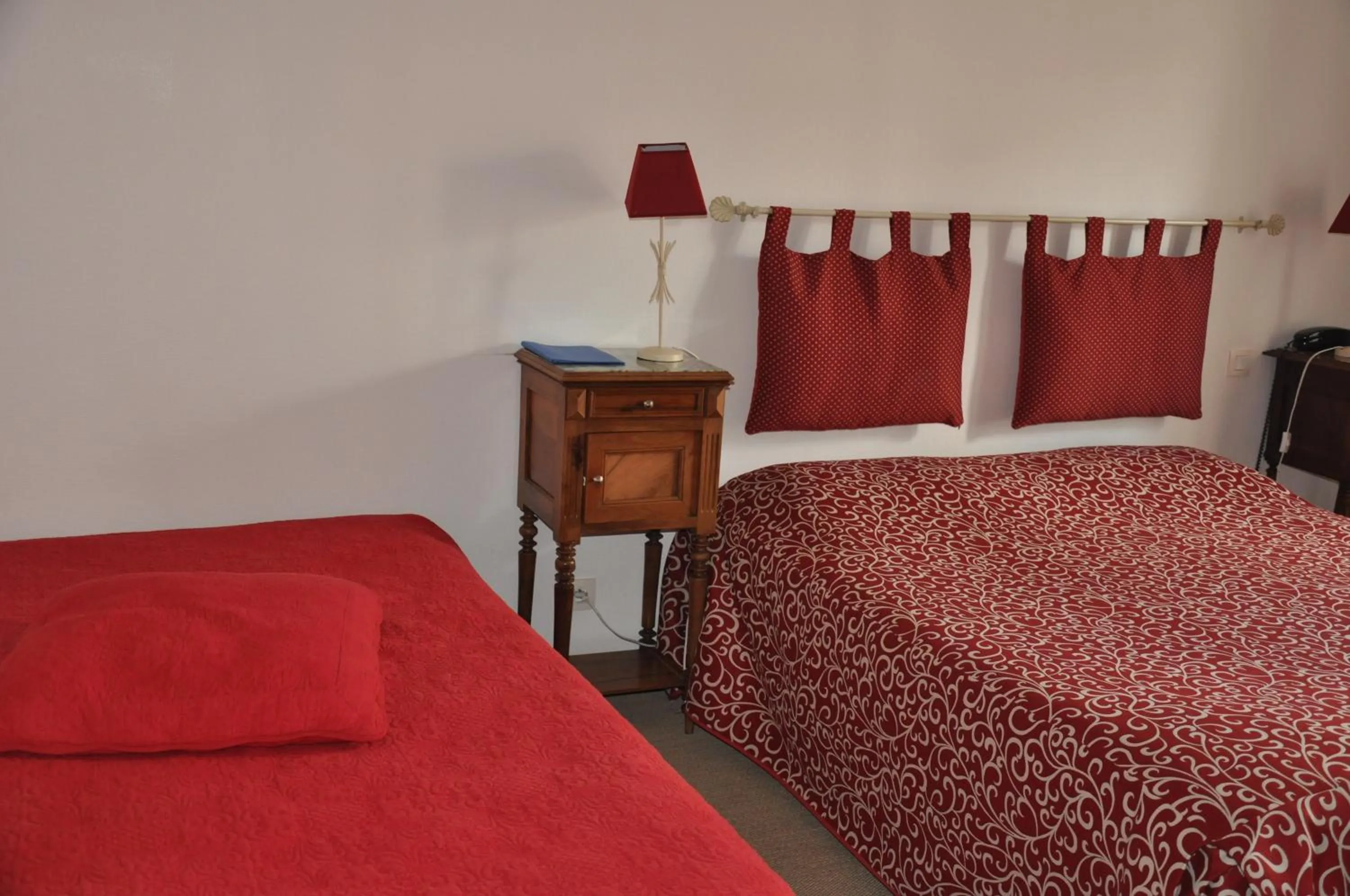 Bed in Hôtel du Donjon