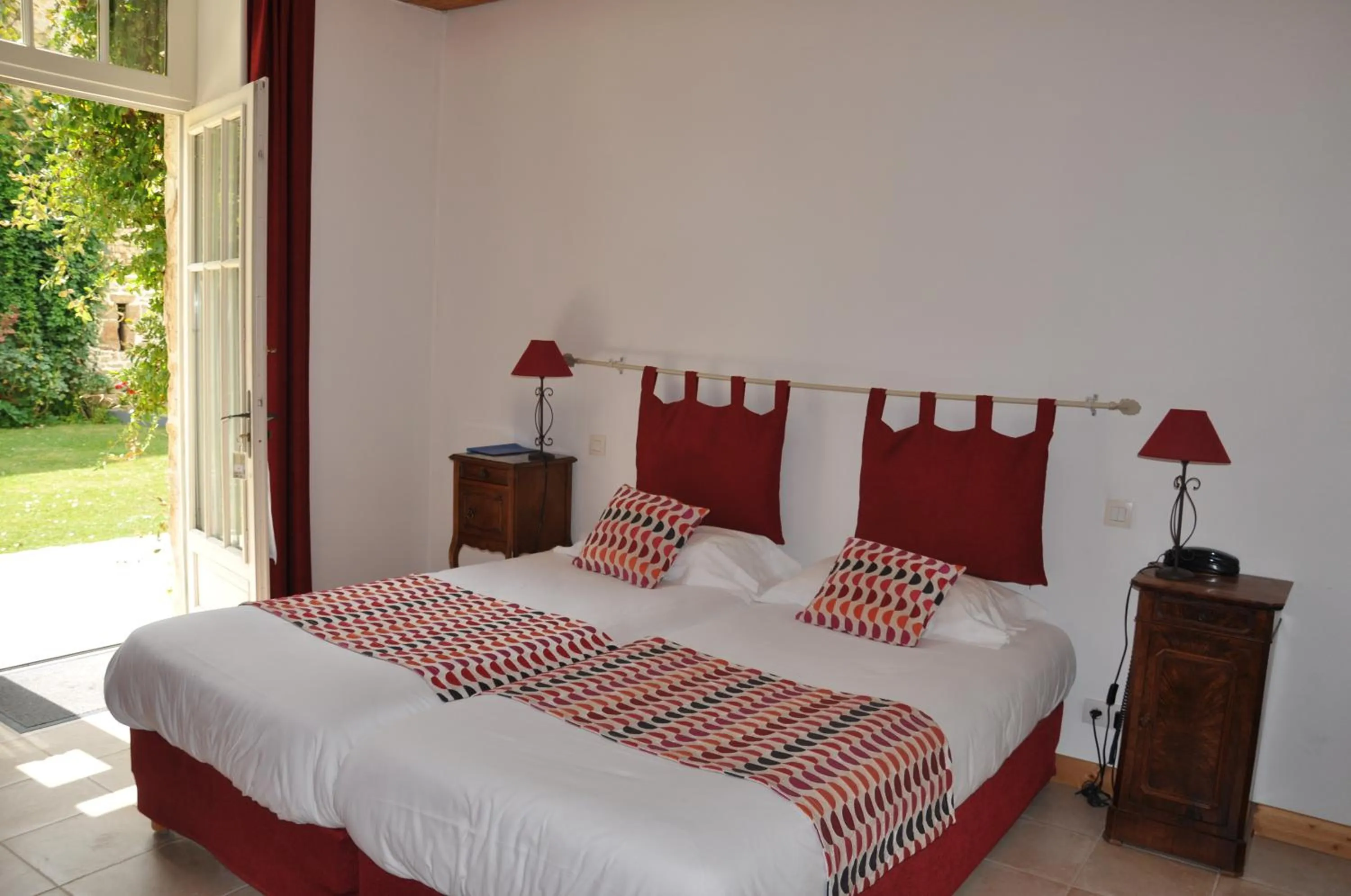 Bed in Hôtel du Donjon