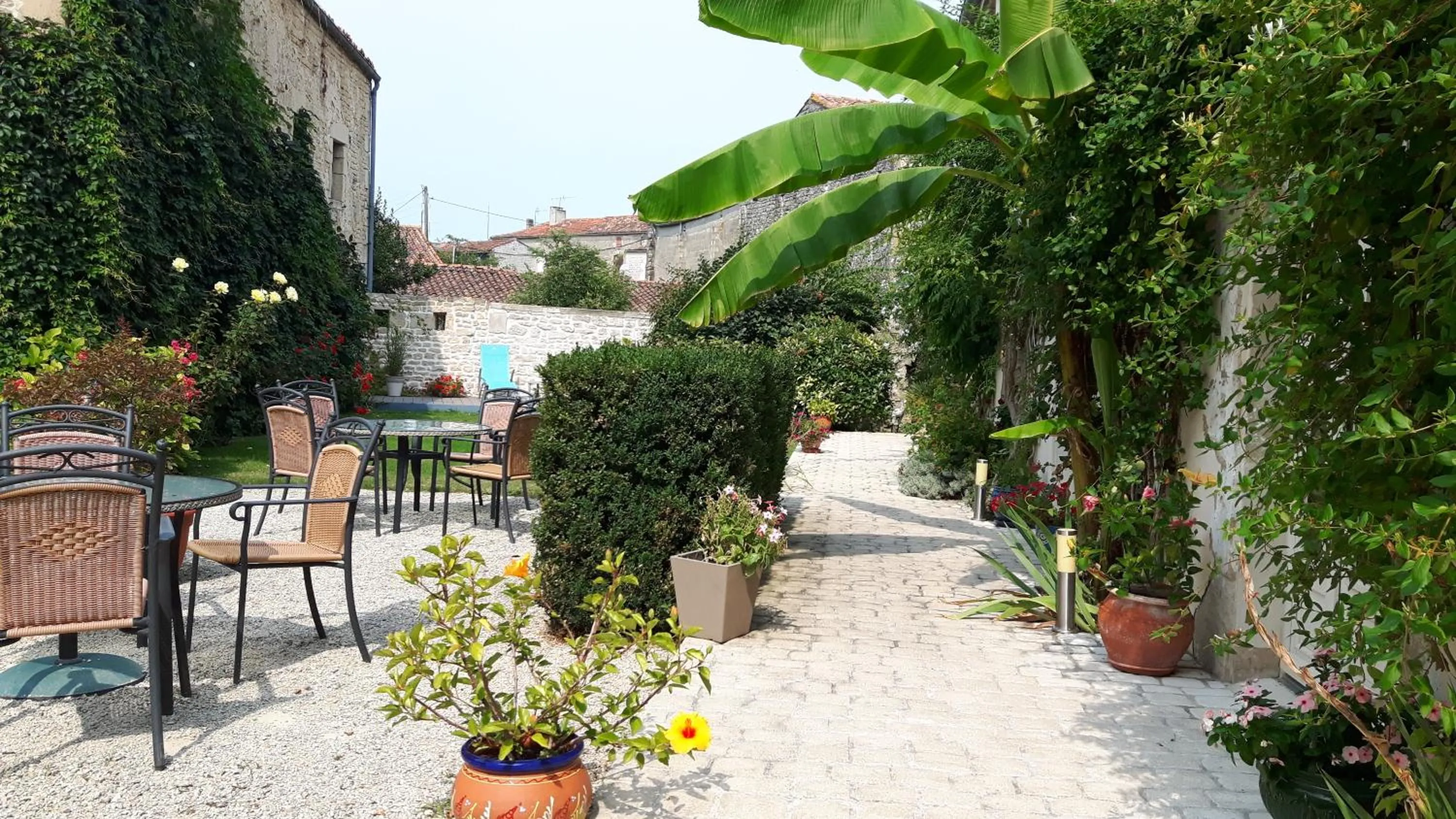 Property building in Hôtel du Donjon