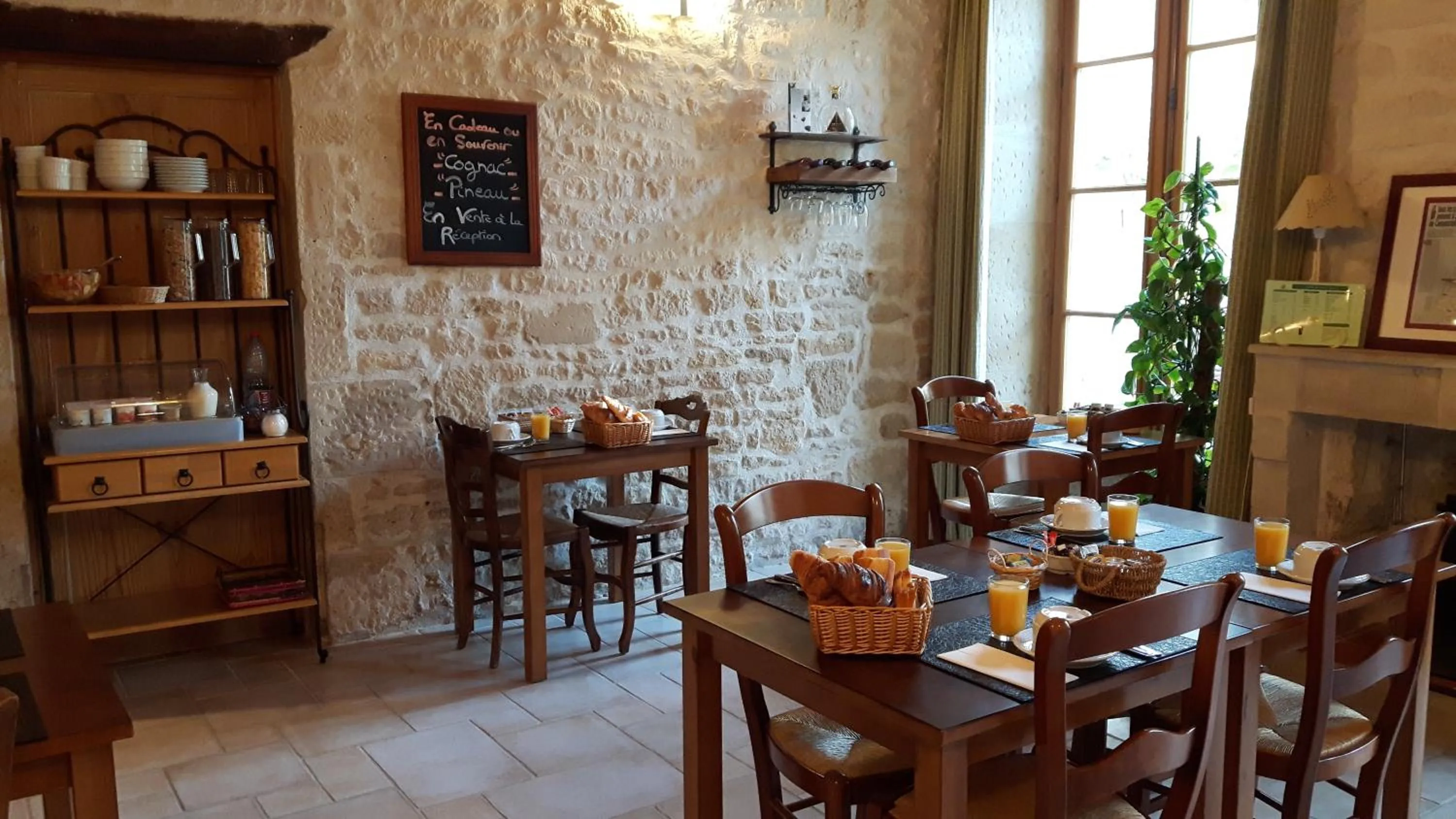 Breakfast in Hôtel du Donjon