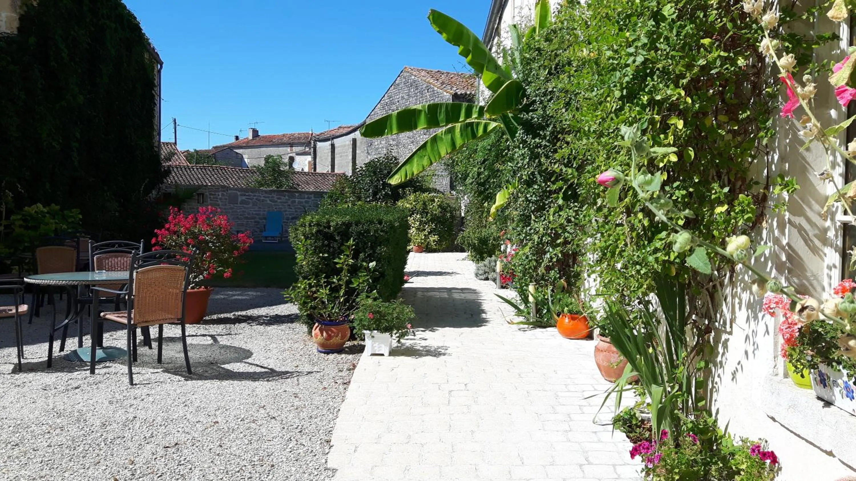 Balcony/Terrace in Hôtel du Donjon