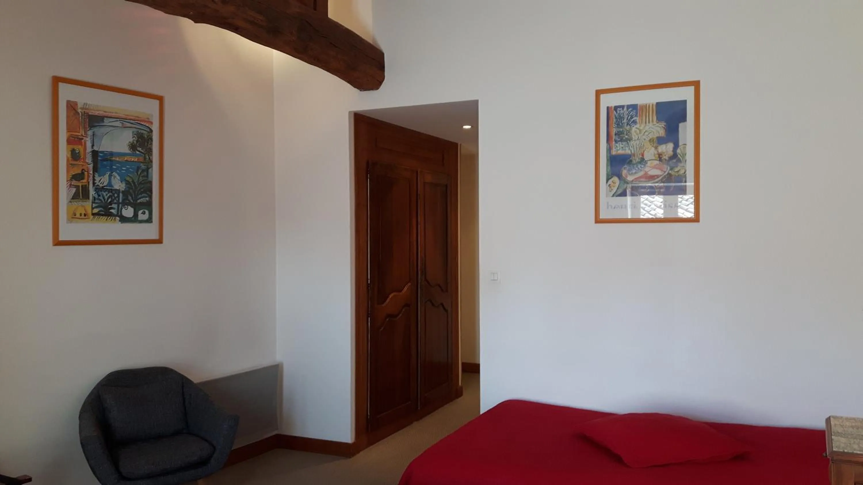 Photo of the whole room in Hôtel du Donjon