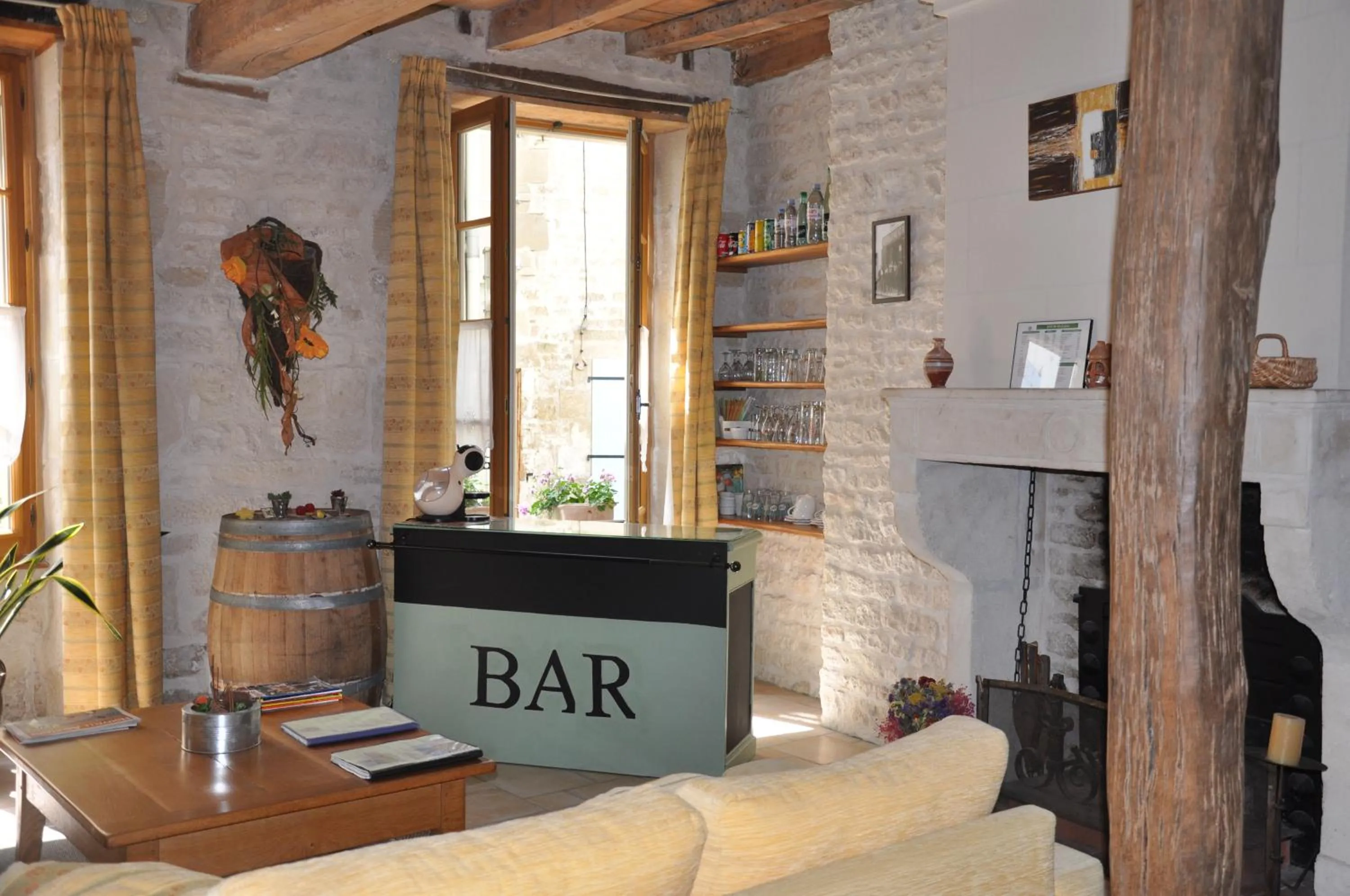 Lounge or bar in Hôtel du Donjon