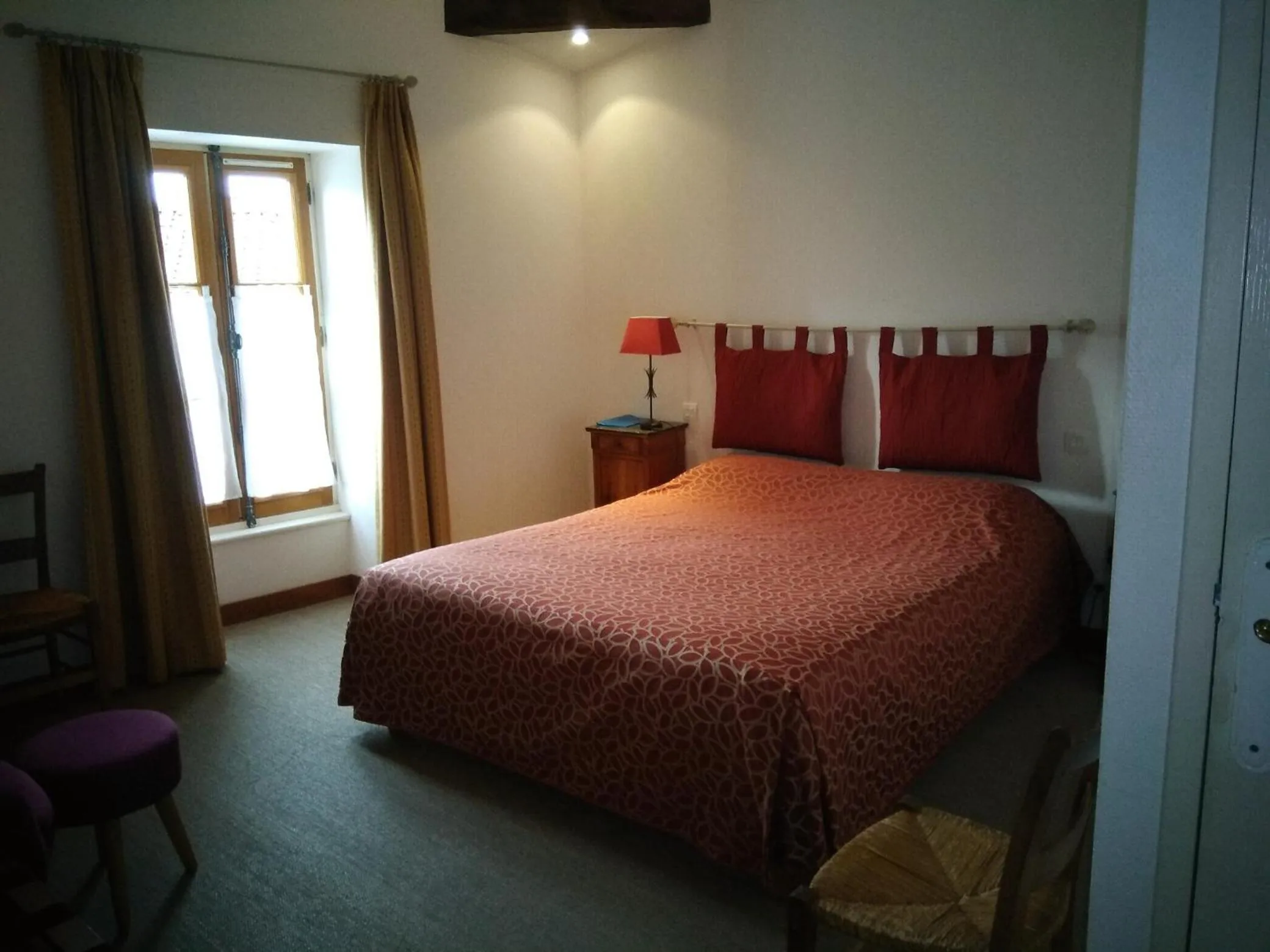 Photo of the whole room, Bed in Hôtel du Donjon