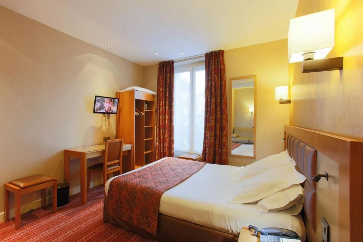 TV and multimedia, Bed in Hotel Bellevue Saint-Lazare