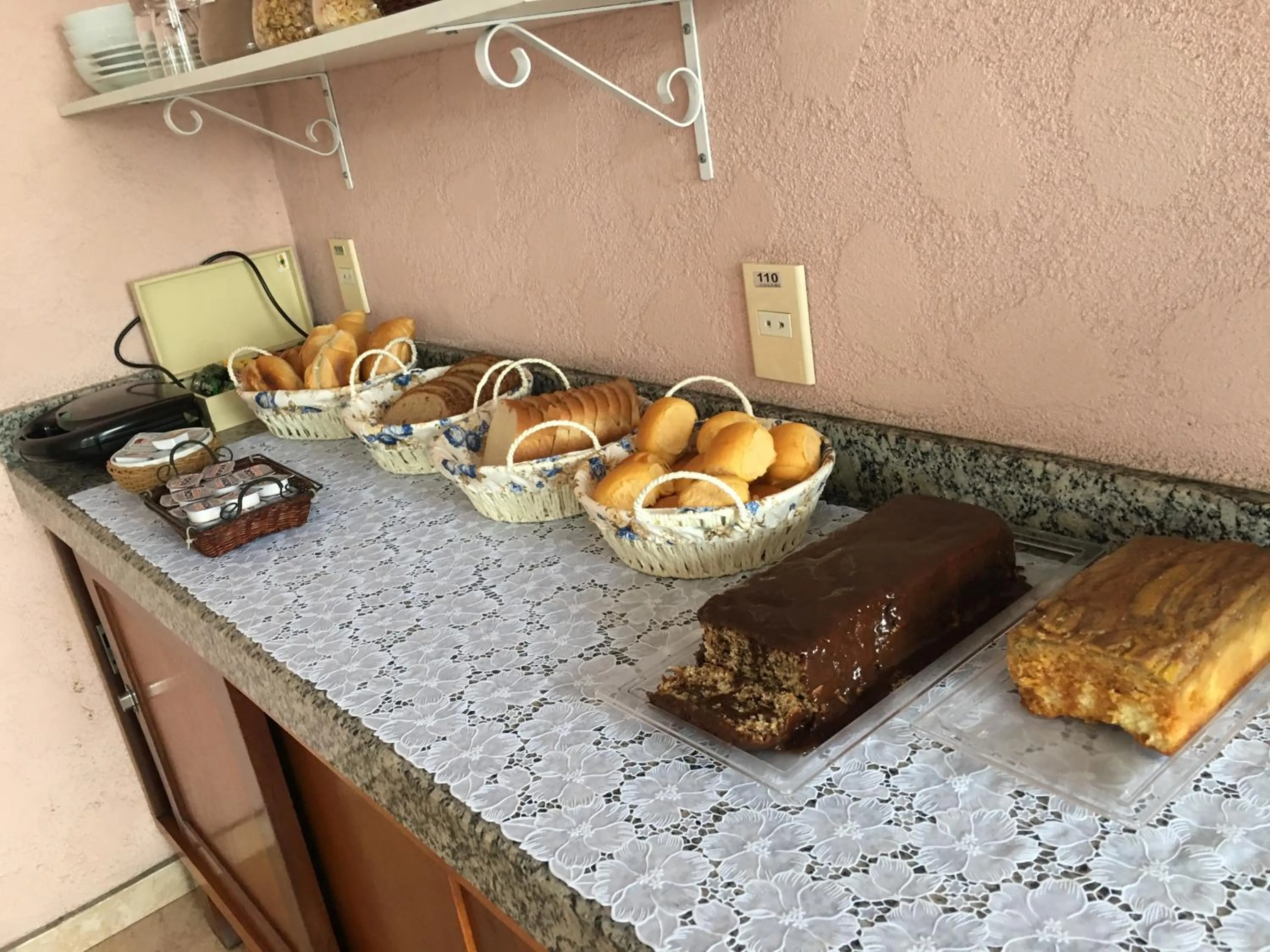 Food and drinks in Pousada Irmãos do Mar