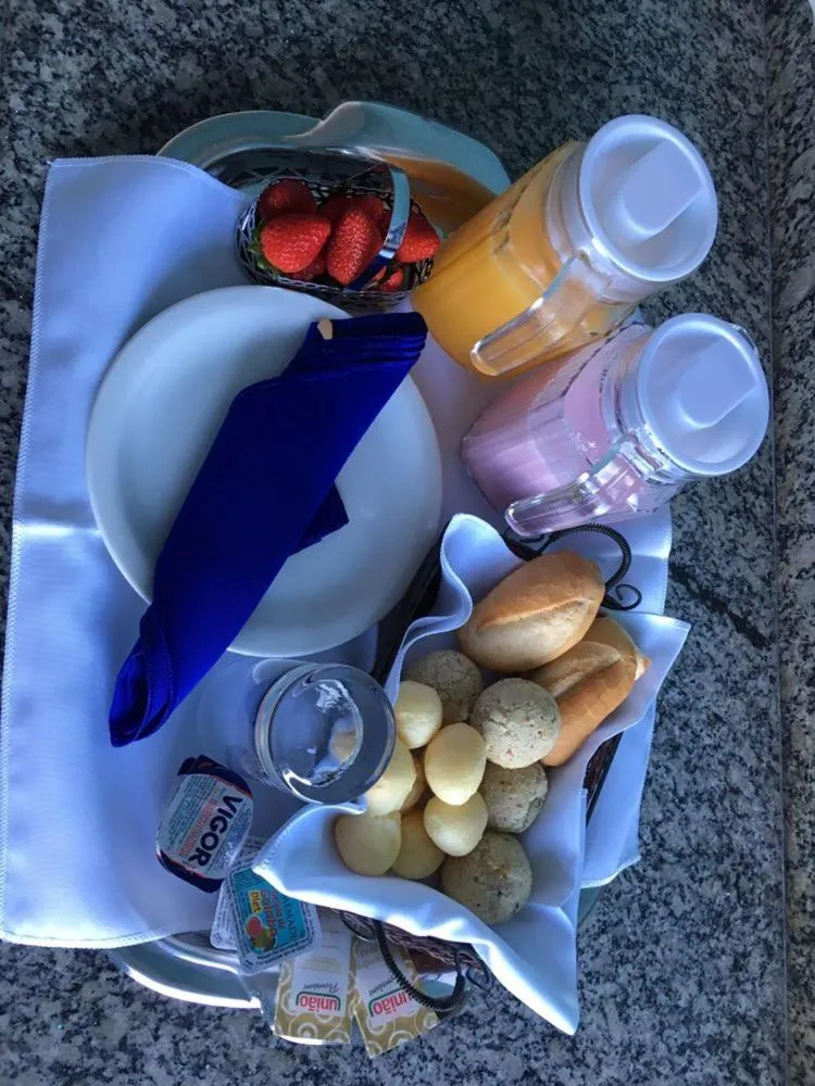 Food and drinks in Pousada Irmãos do Mar