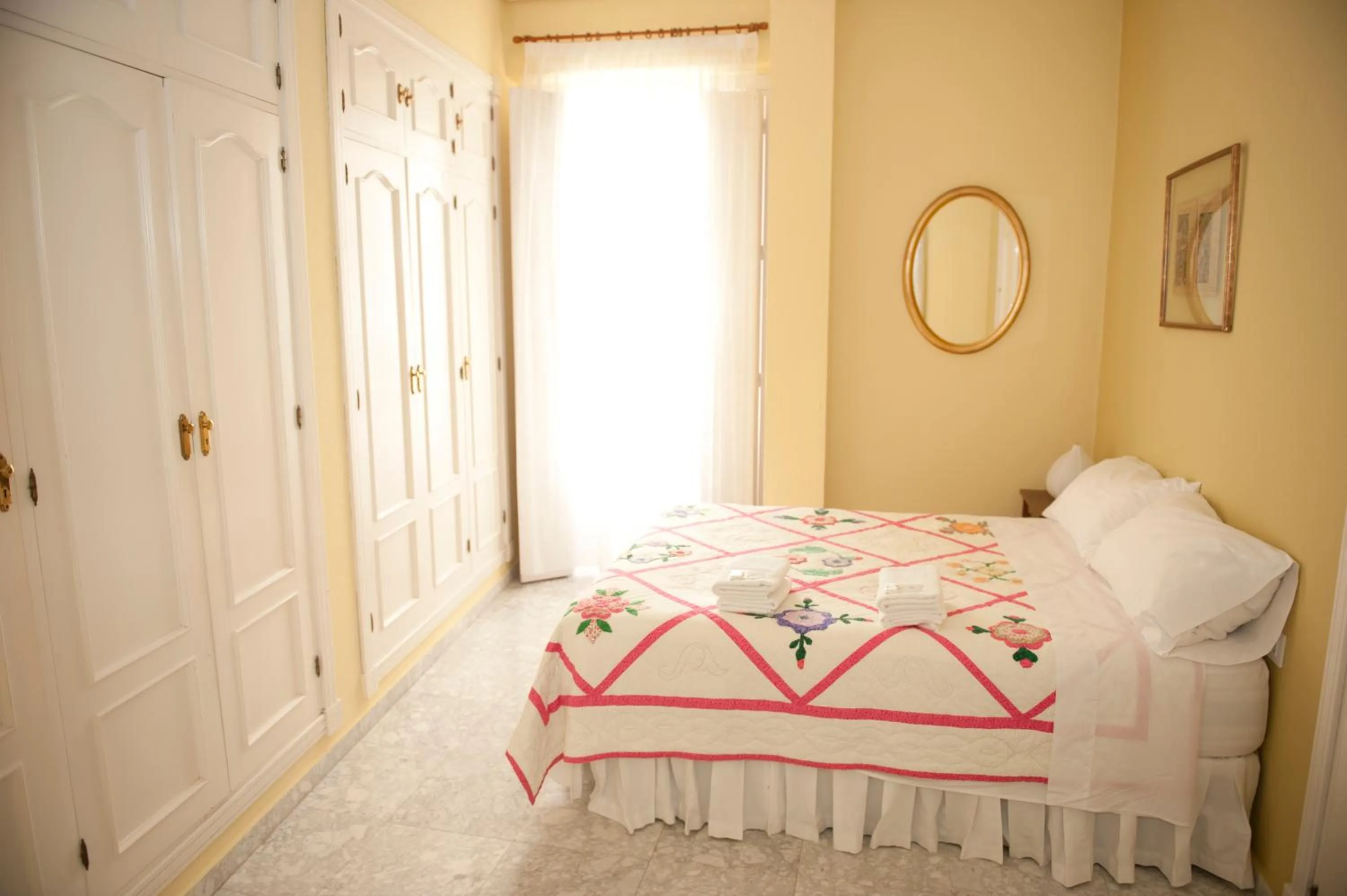 Photo of the whole room, Bed in Casa Patio del Panadero