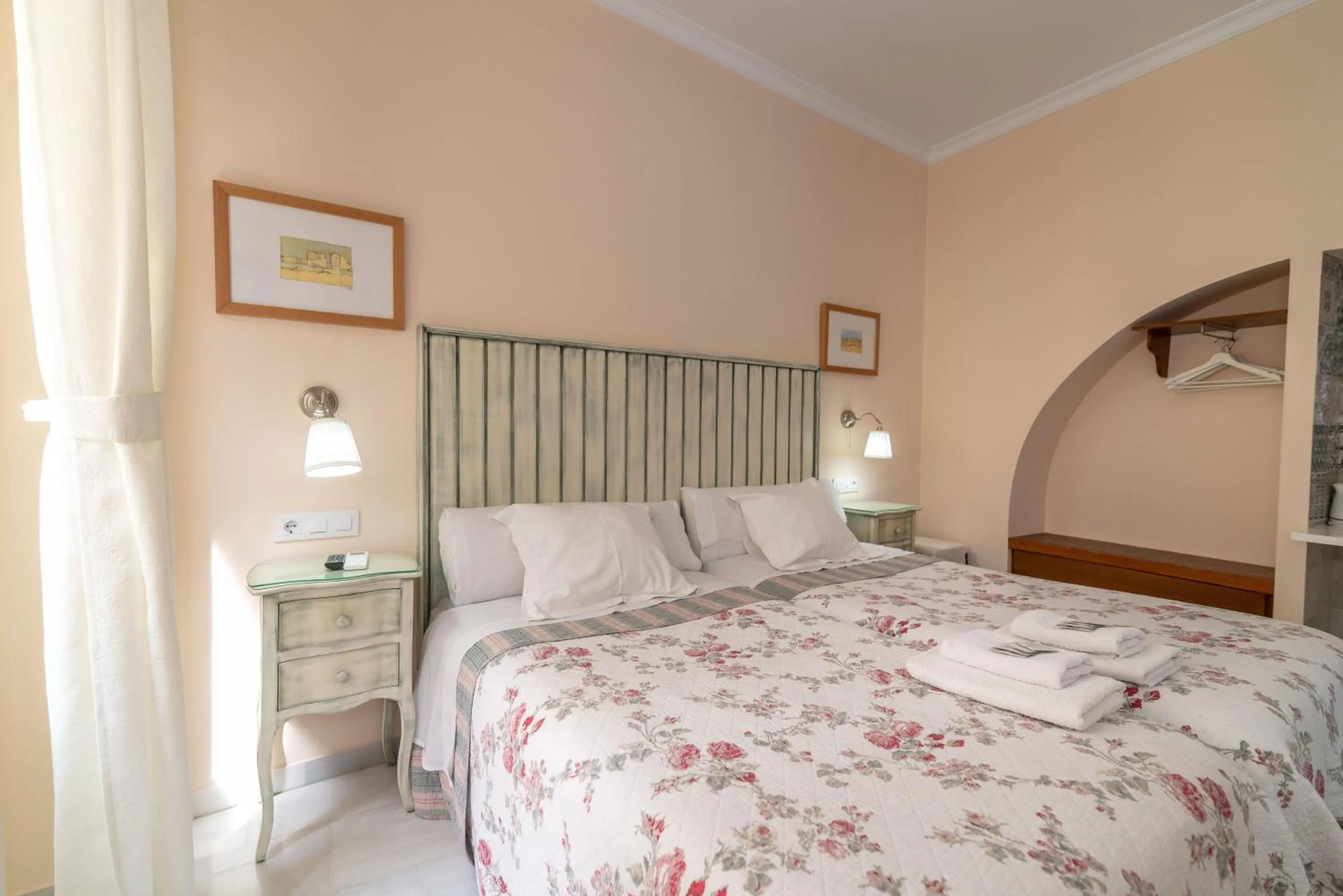 Photo of the whole room, Bed in Casa Patio del Panadero