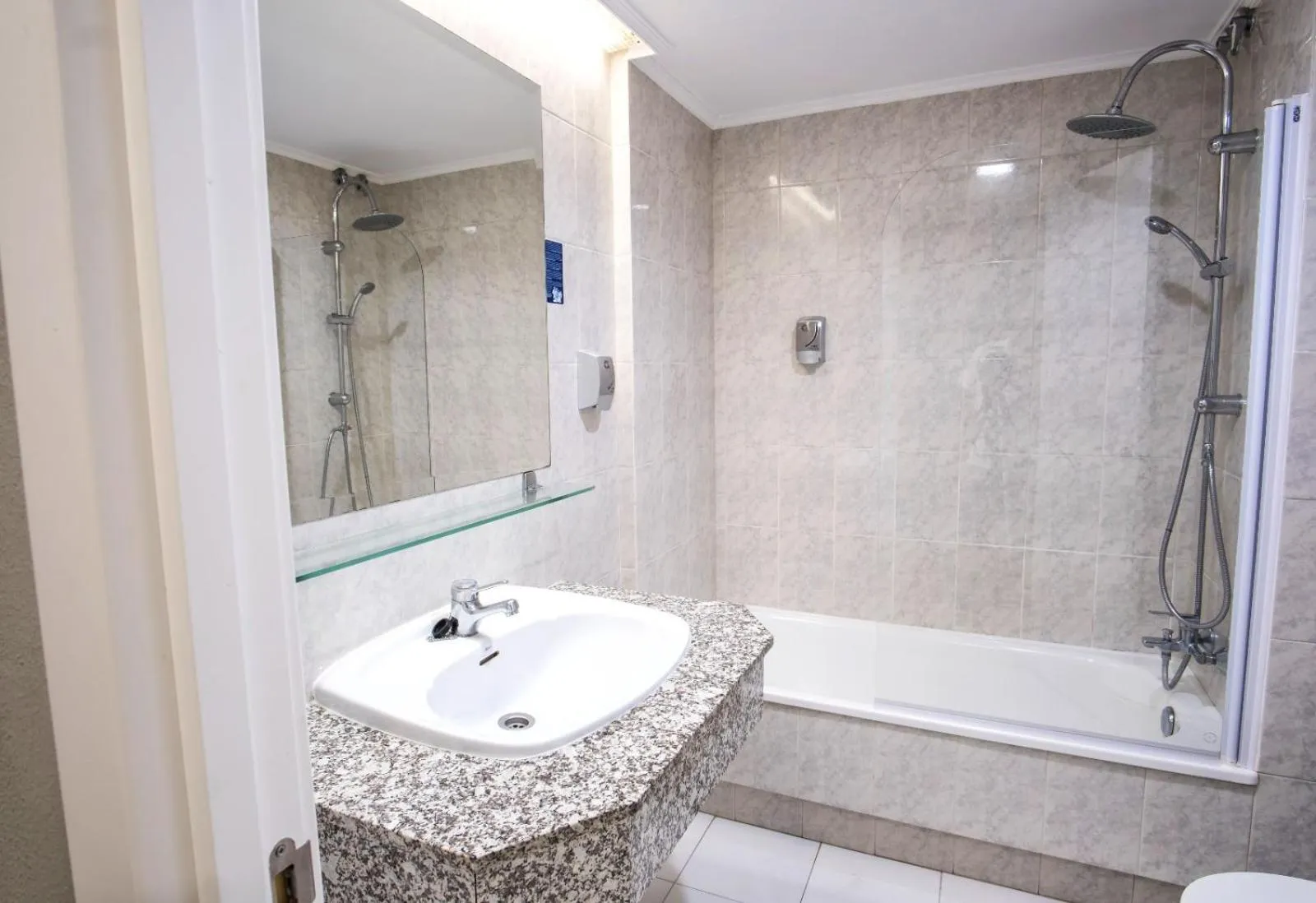 Bathroom in Hotel Alda Sada Marina