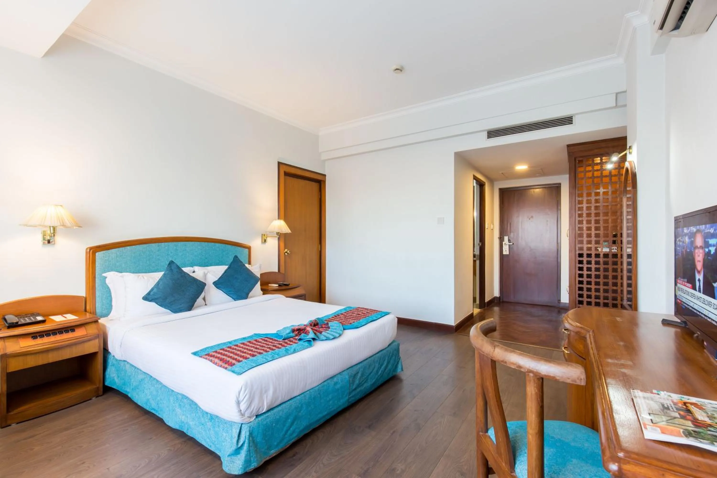 Photo of the whole room, Bed in Hotel Le Himalaya