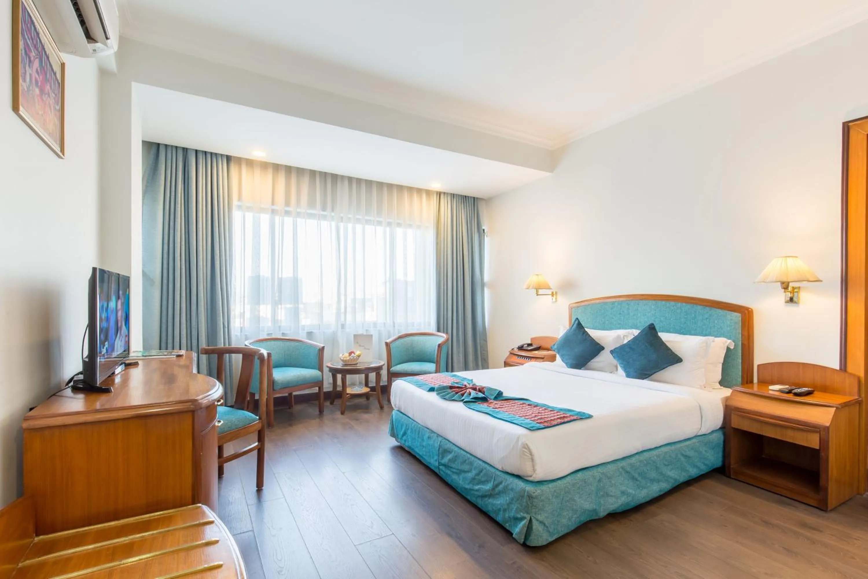 Photo of the whole room, Bed in Hotel Le Himalaya