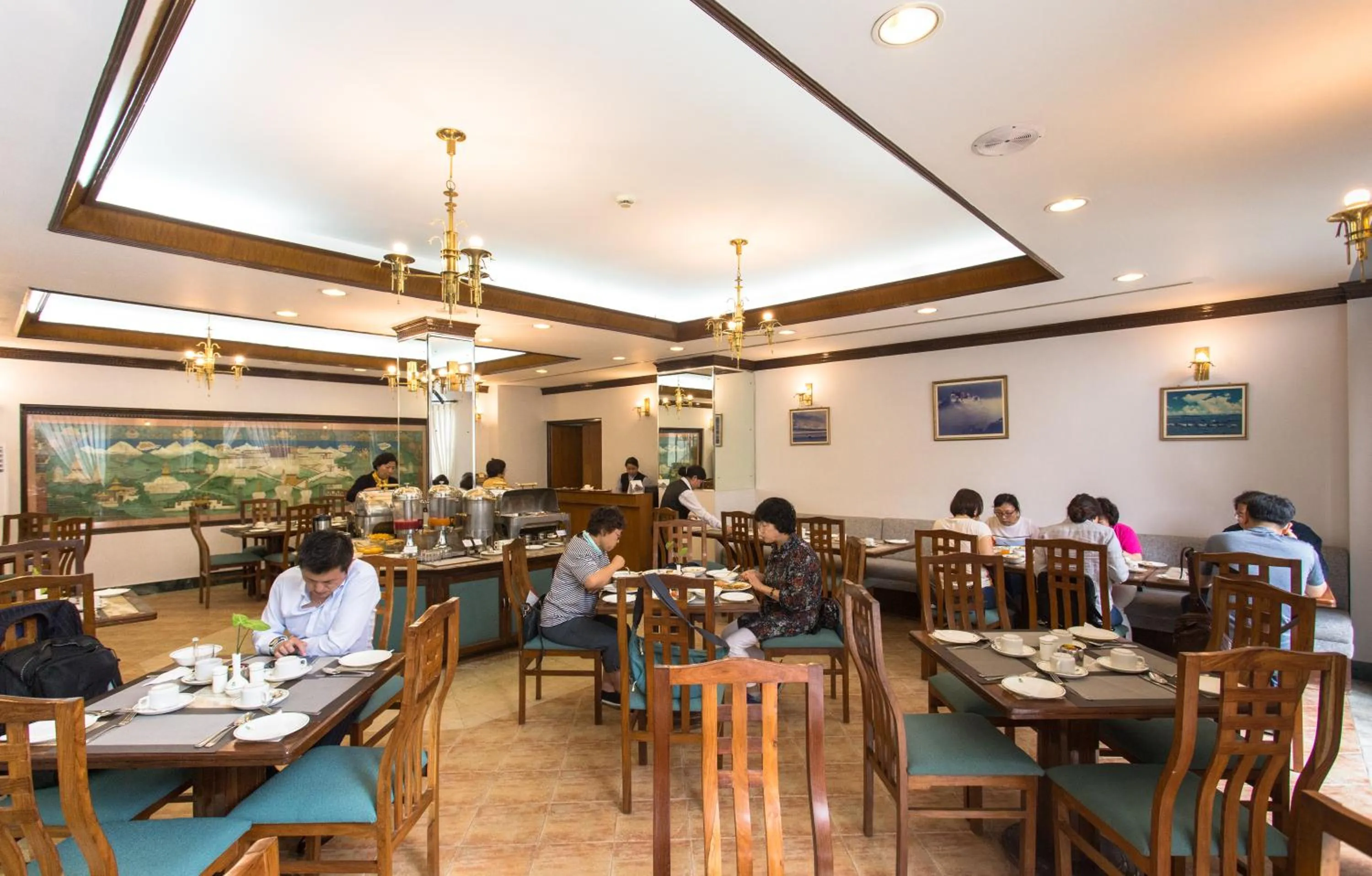 Restaurant/places to eat in Hotel Le Himalaya