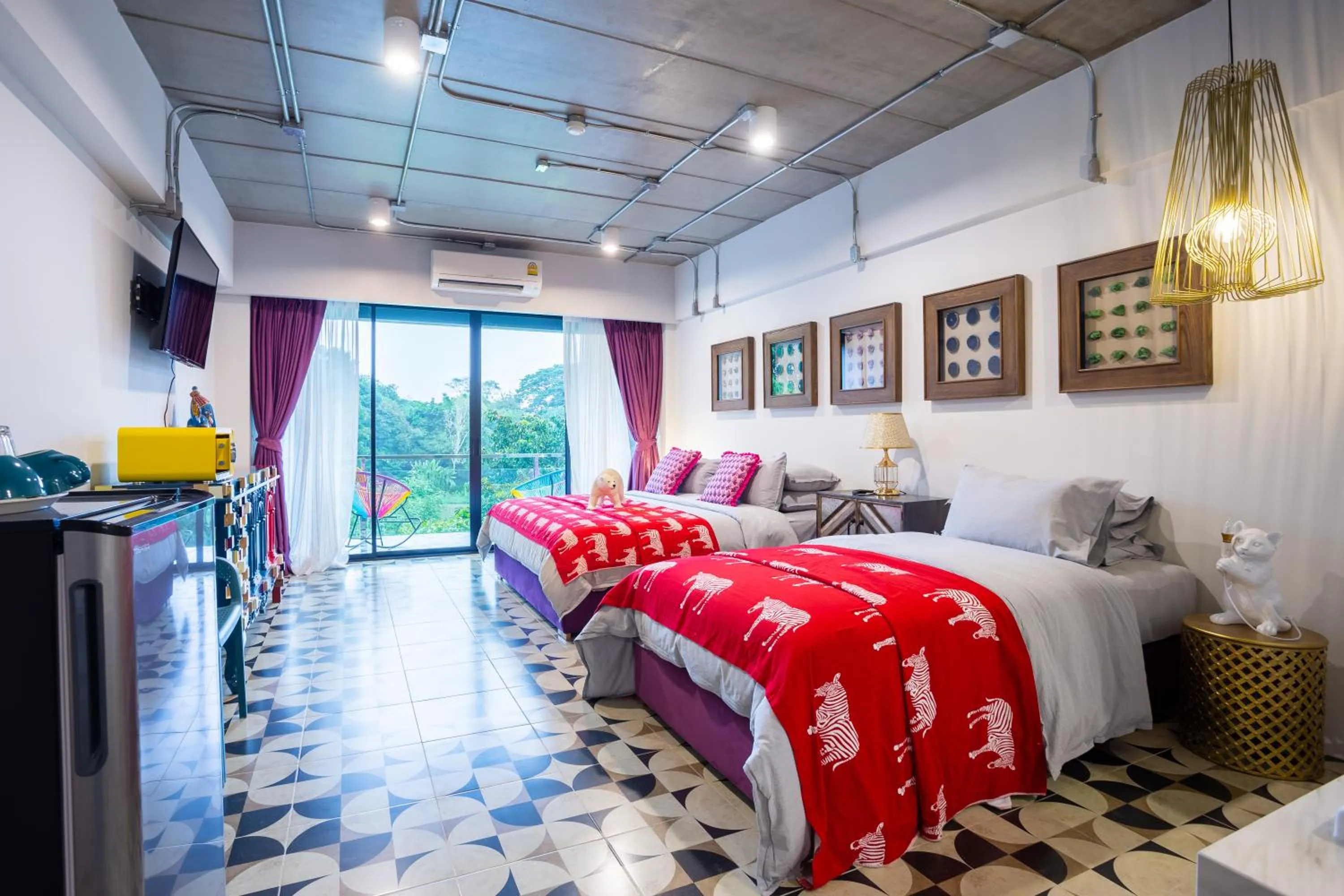 Photo of the whole room, Bed in River Art Hotel