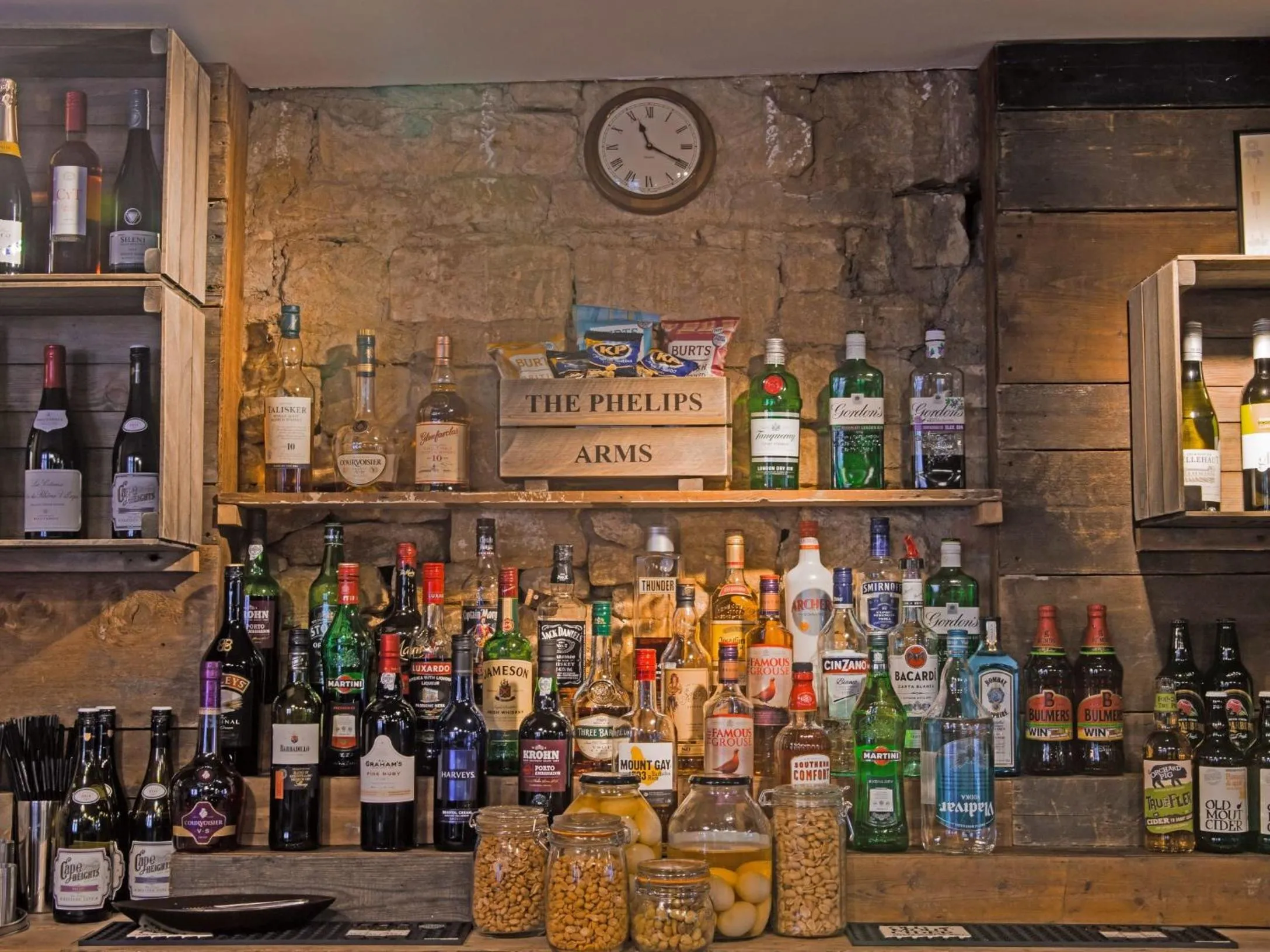 Lounge or bar in Phelips Arms